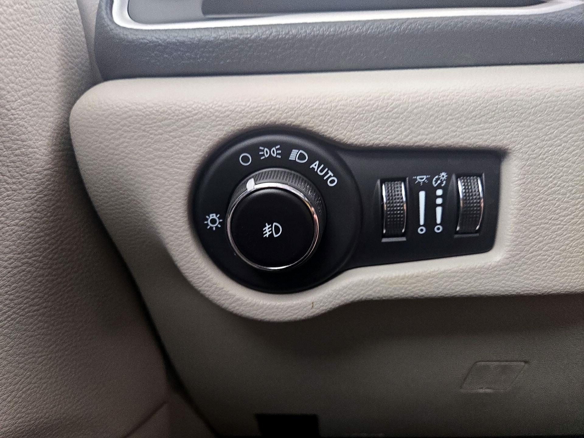 Thumbnail: 2023 Chrysler Pacifica - 13