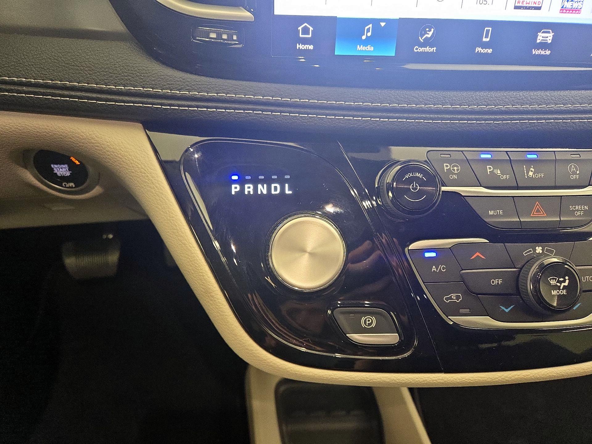 Thumbnail: 2023 Chrysler Pacifica - 17