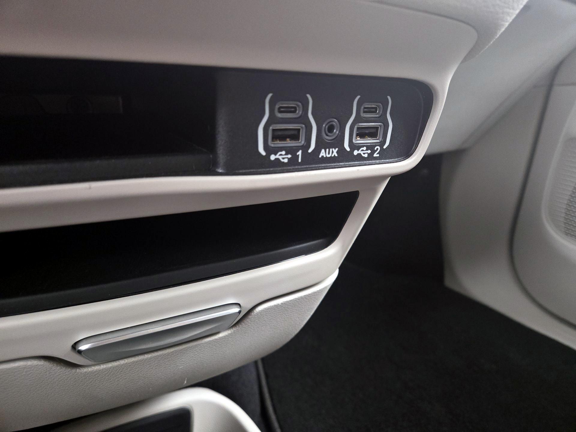 Thumbnail: 2023 Chrysler Pacifica - 18