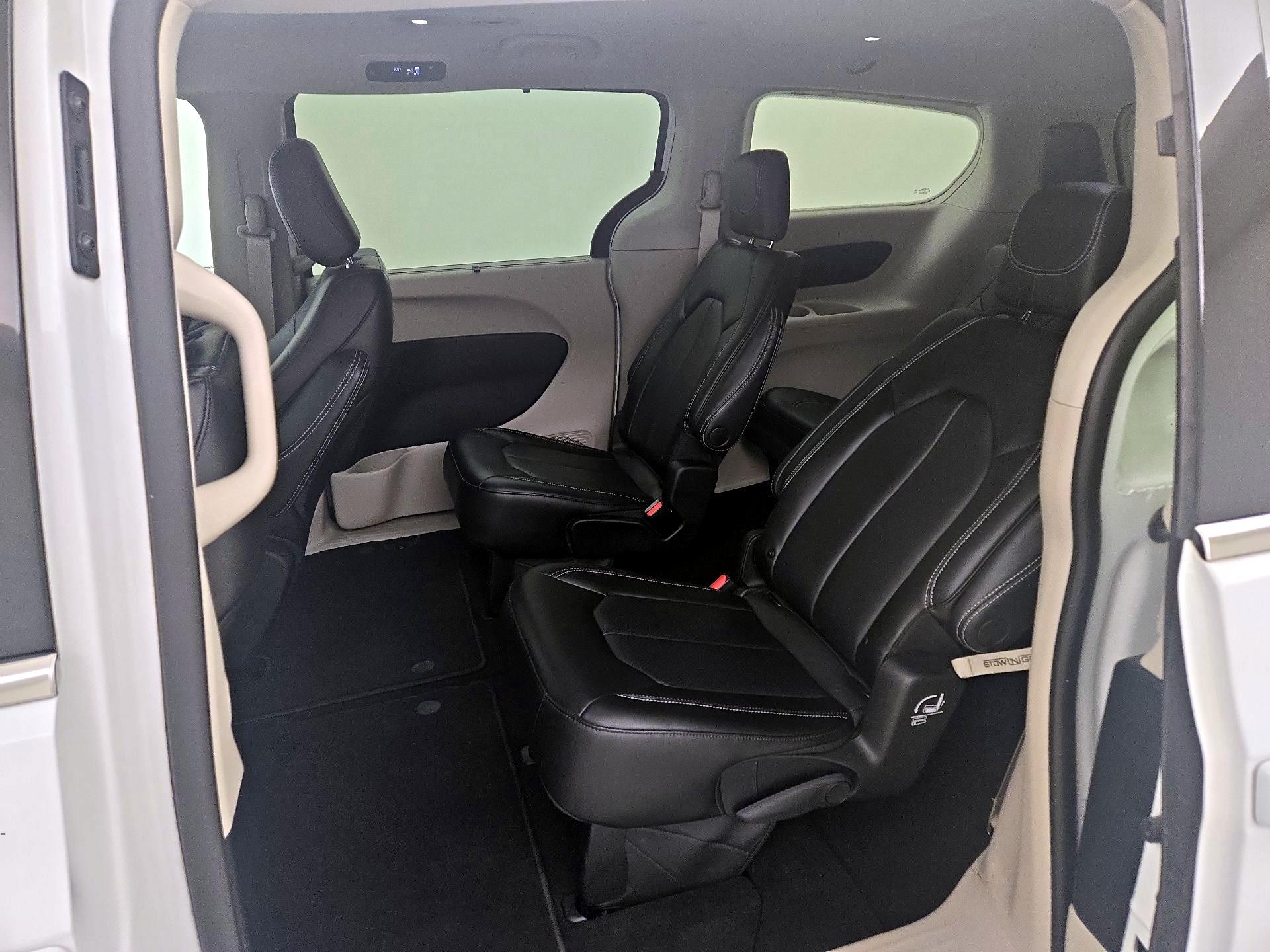 Thumbnail: 2023 Chrysler Pacifica - 19