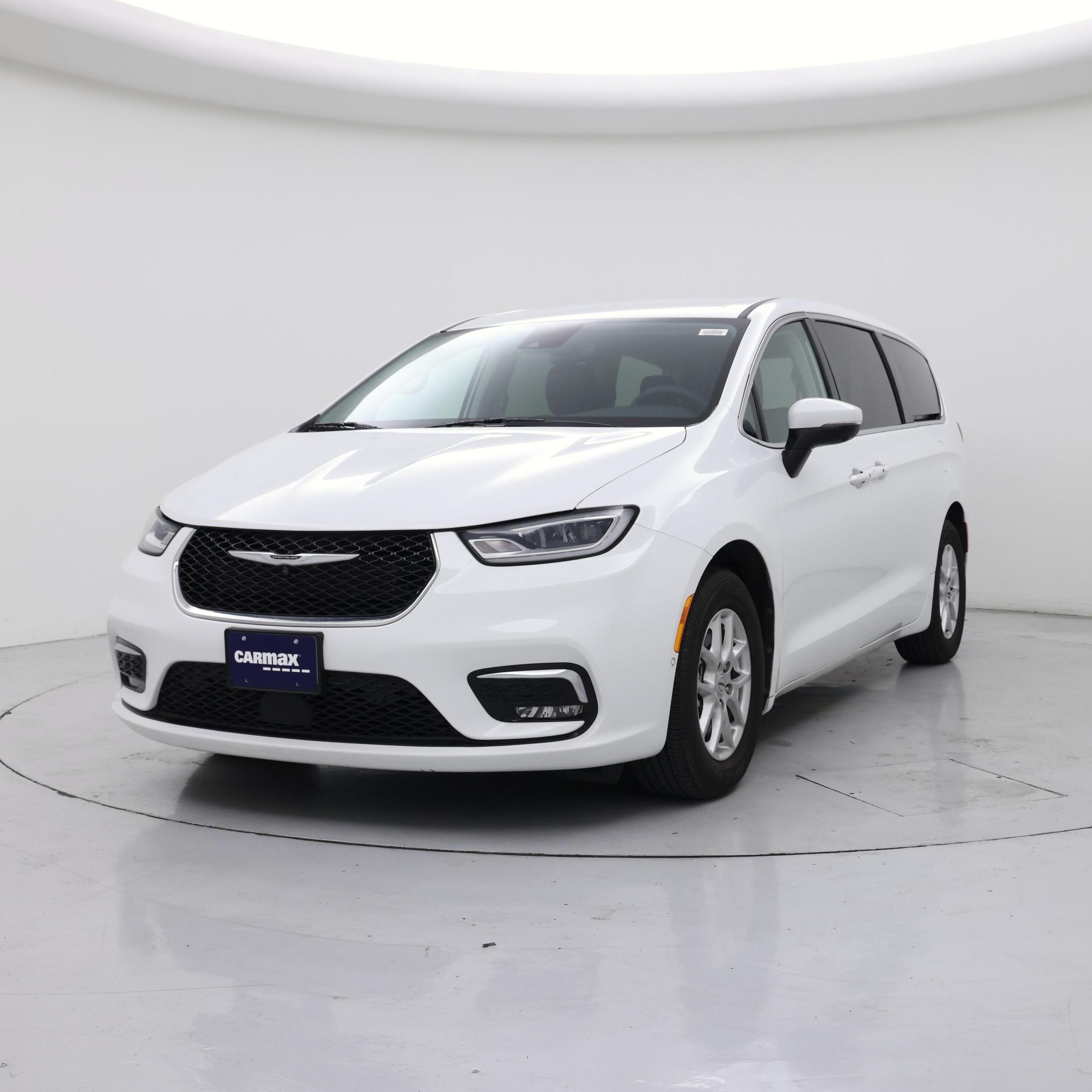 Thumbnail: 2023 Chrysler Pacifica - 4