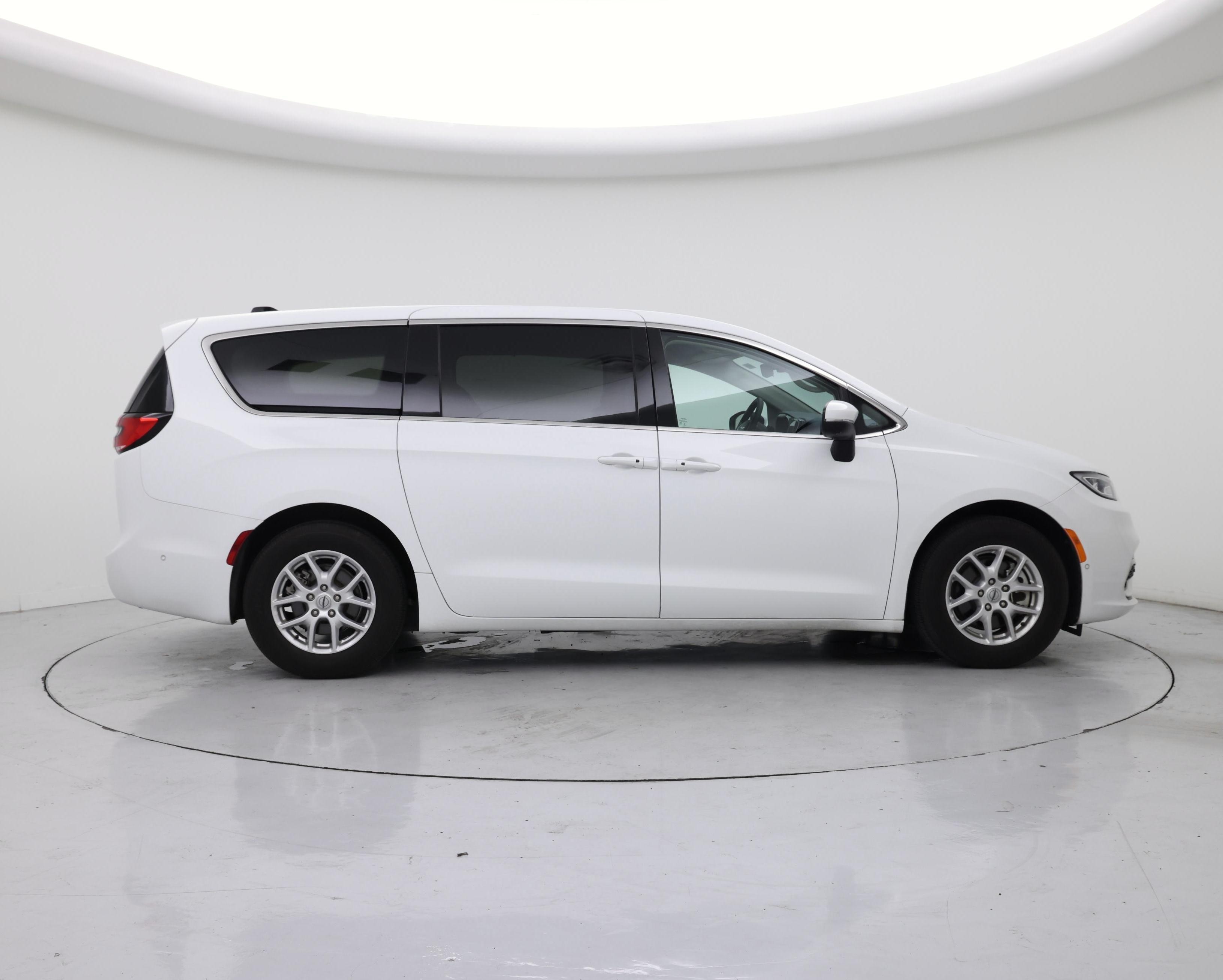 Thumbnail: 2023 Chrysler Pacifica - 7