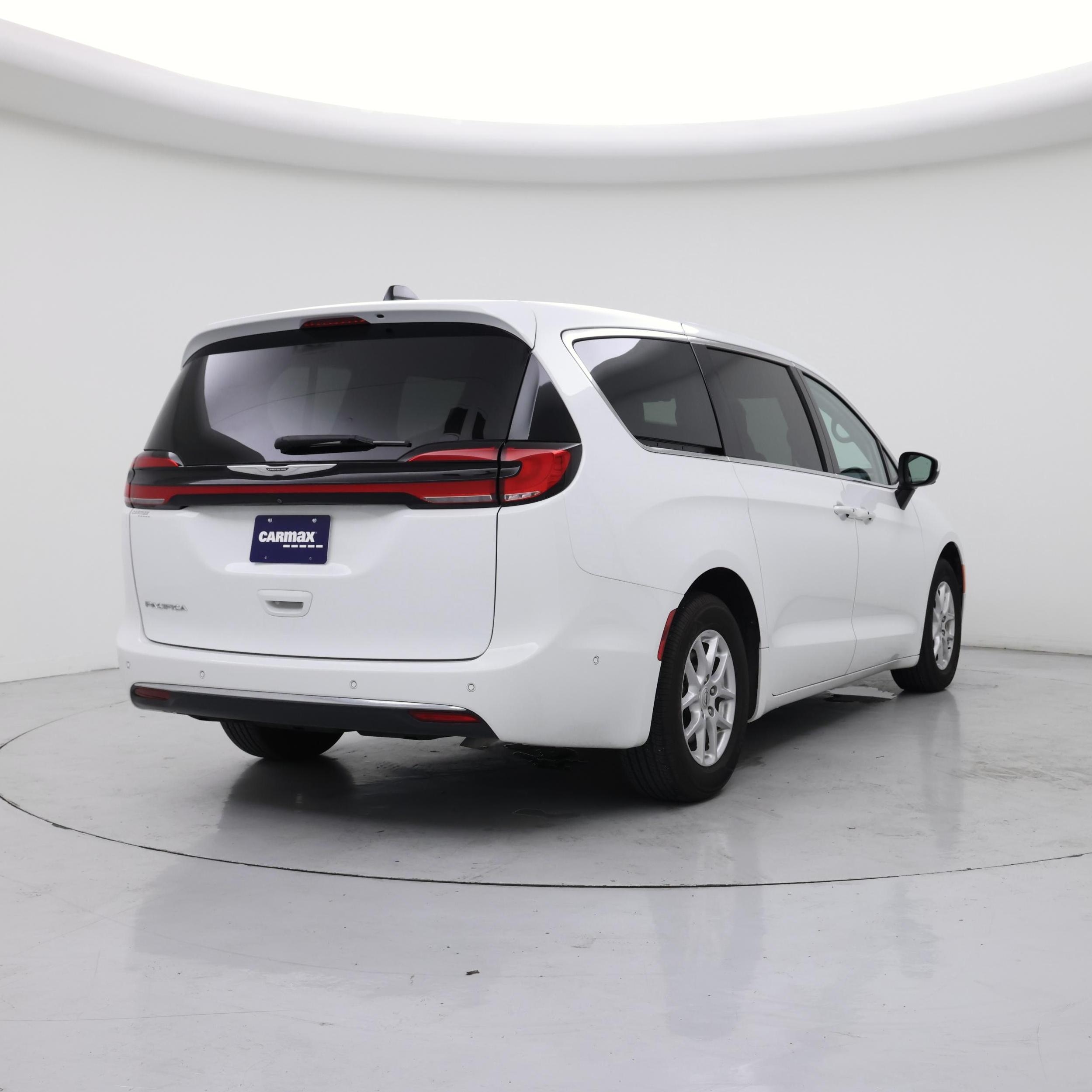 Thumbnail: 2023 Chrysler Pacifica - 8