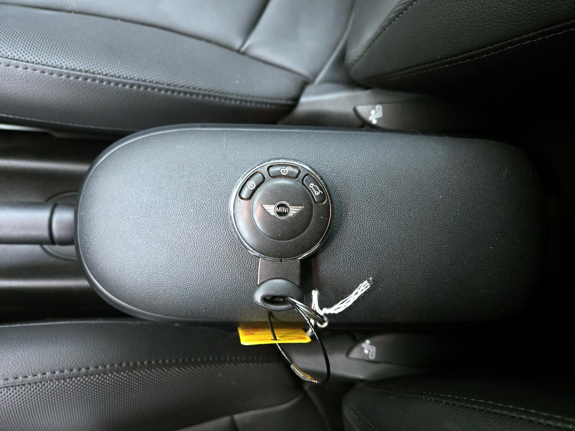 Thumbnail: 2015 MINI Cooper Coupe - 20