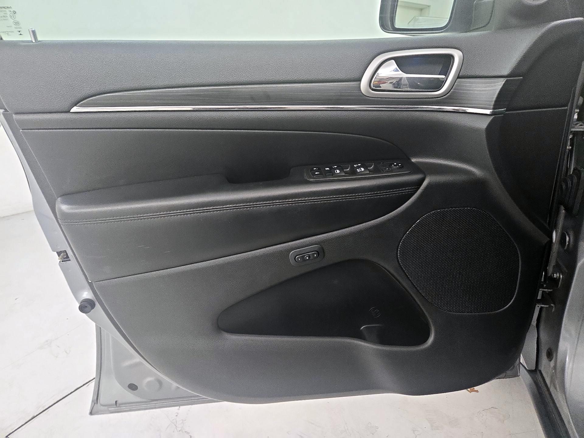 Thumbnail: 2019 Jeep Grand Cherokee - 12