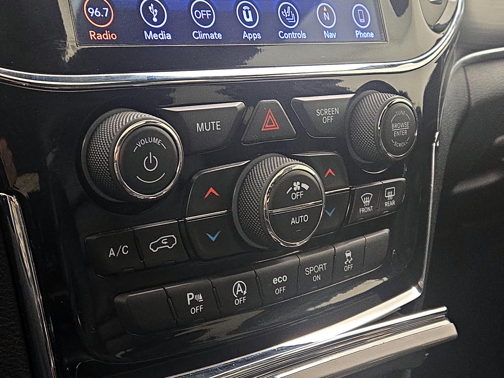 Thumbnail: 2019 Jeep Grand Cherokee - 17