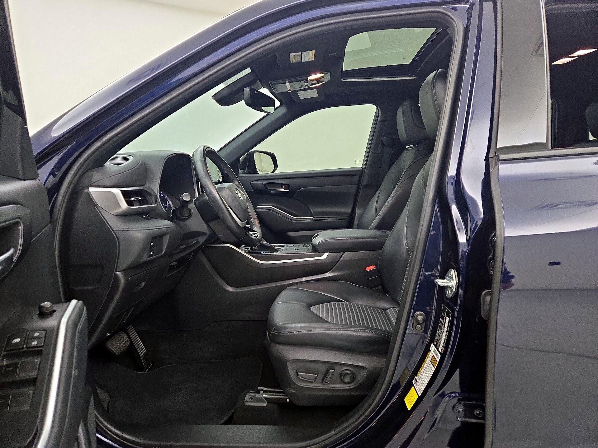 Thumbnail: 2022 Toyota Highlander - 11