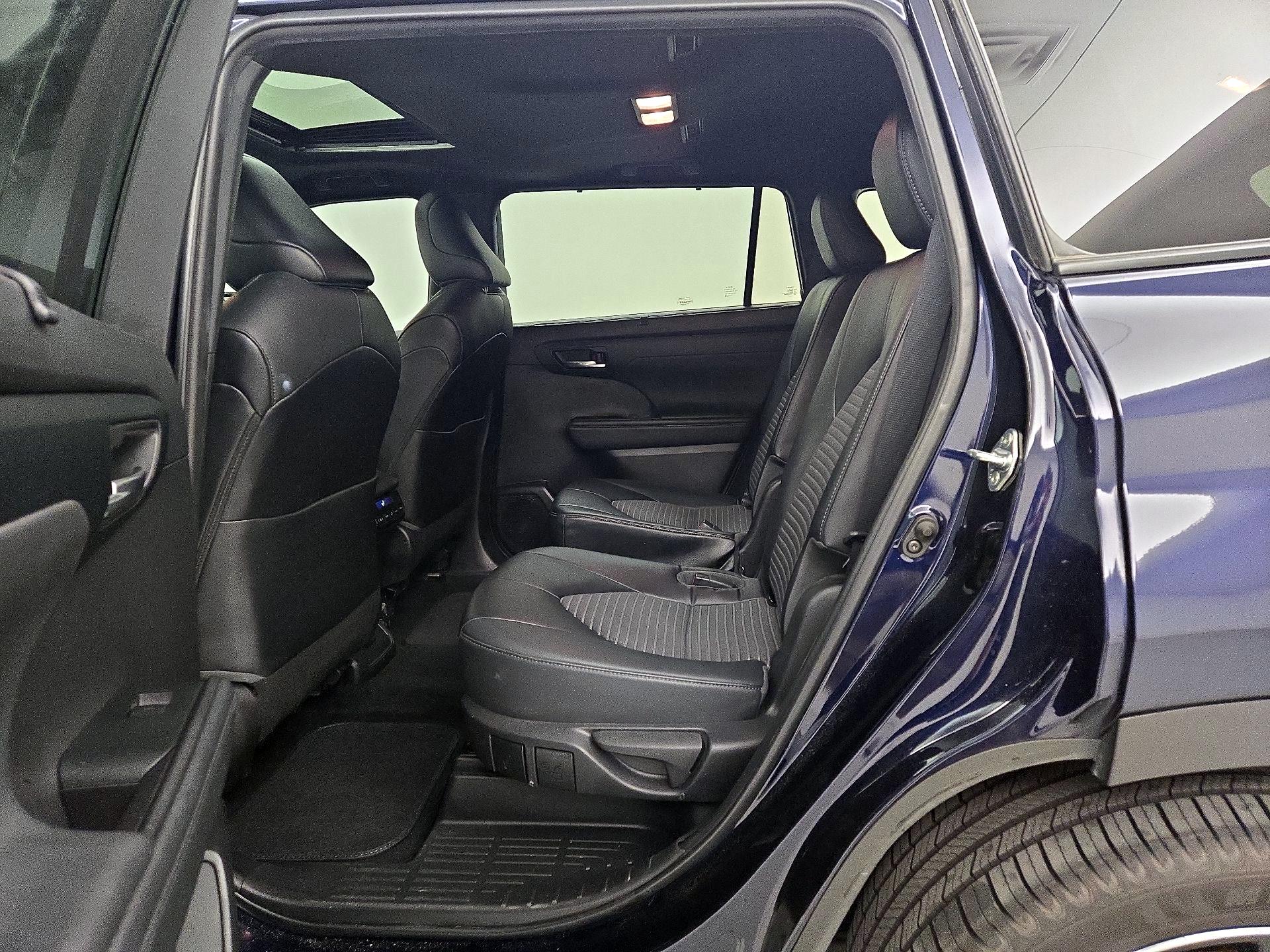 Thumbnail: 2022 Toyota Highlander - 20