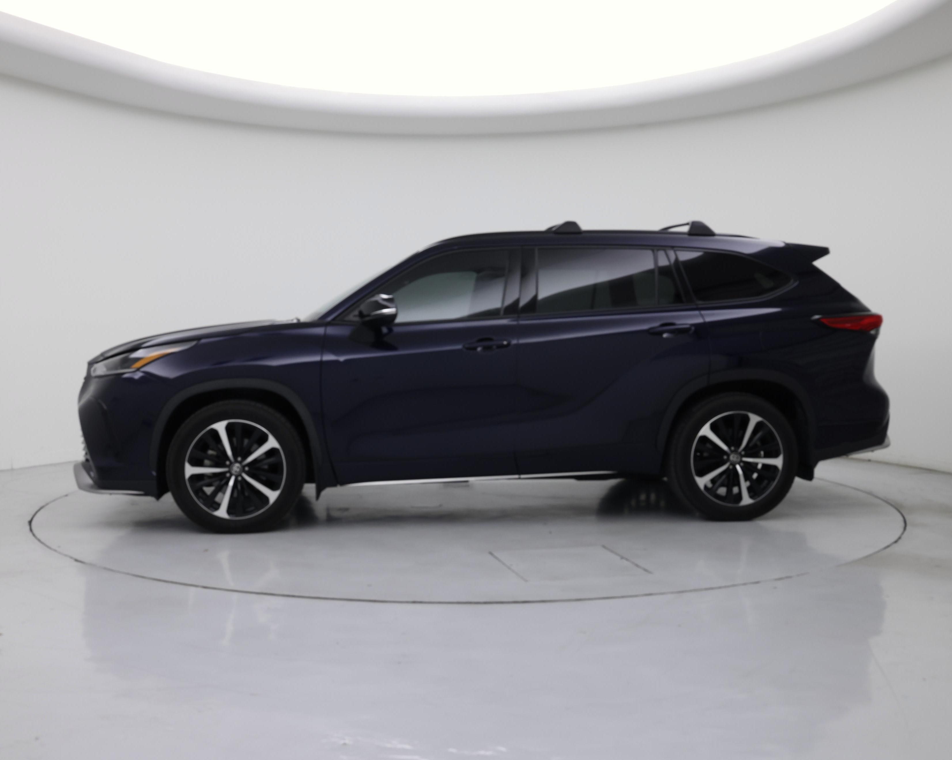 Thumbnail: 2022 Toyota Highlander - 3