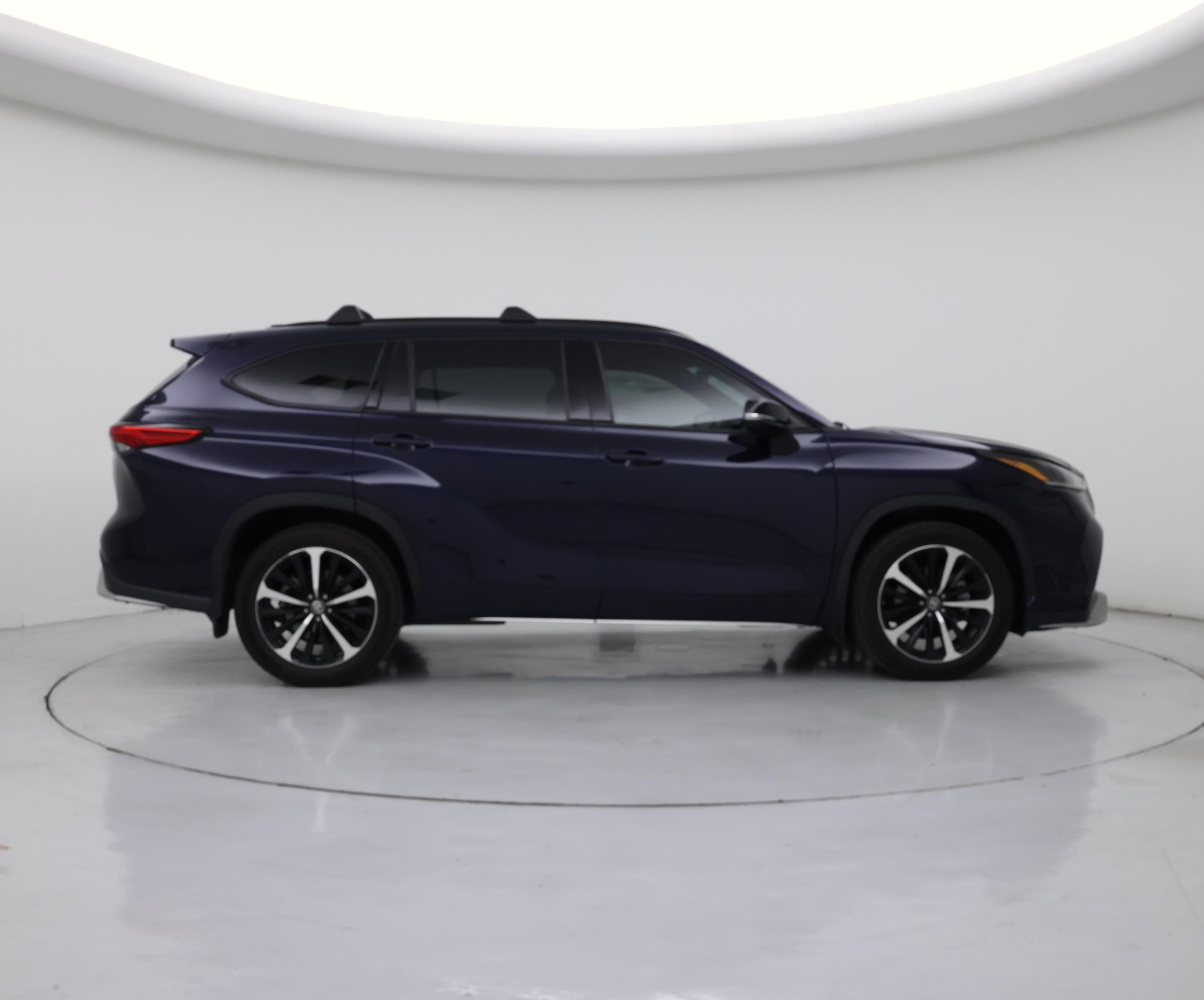 Thumbnail: 2022 Toyota Highlander - 7