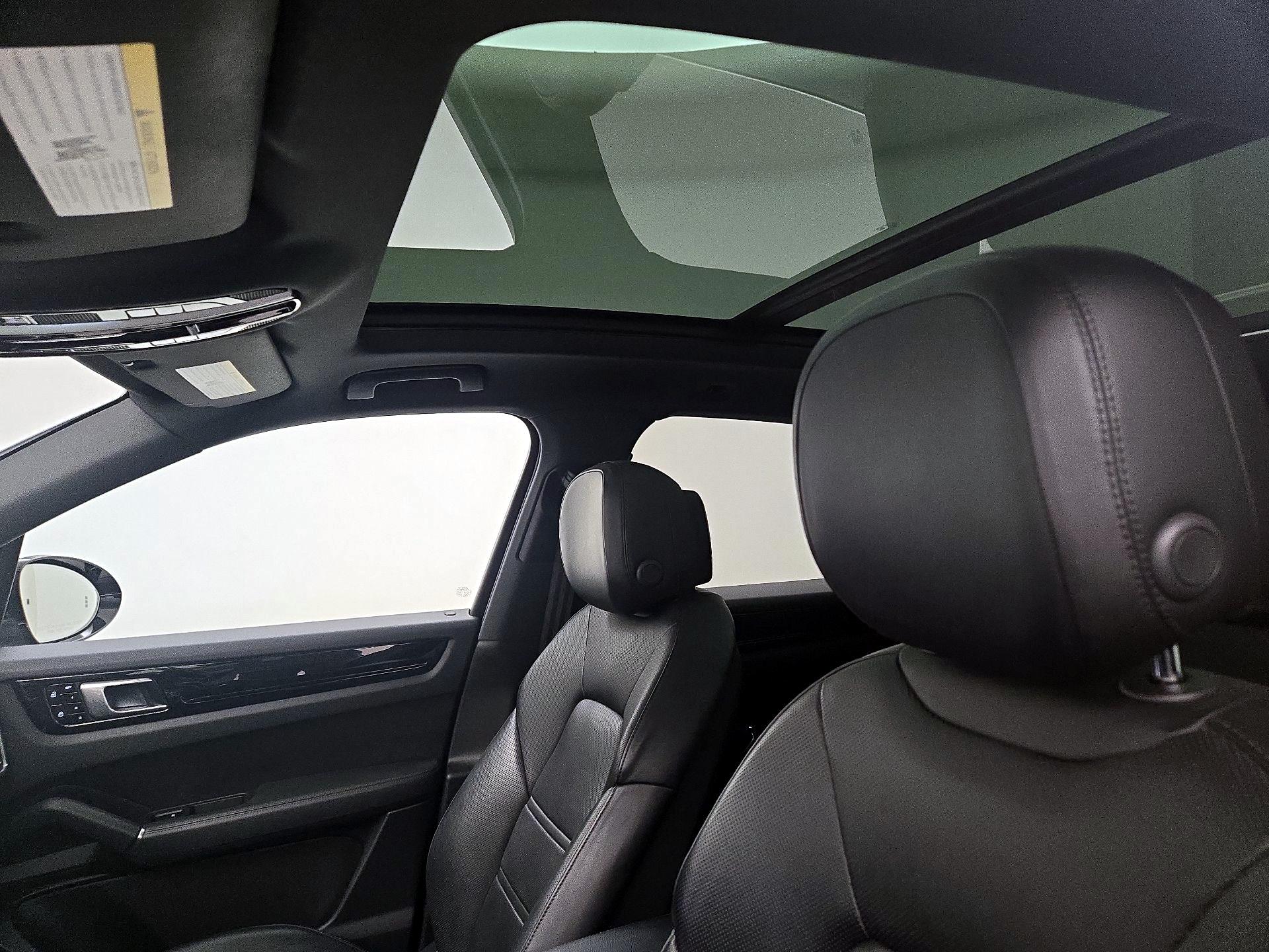 Thumbnail: 2020 Porsche Cayenne - 20