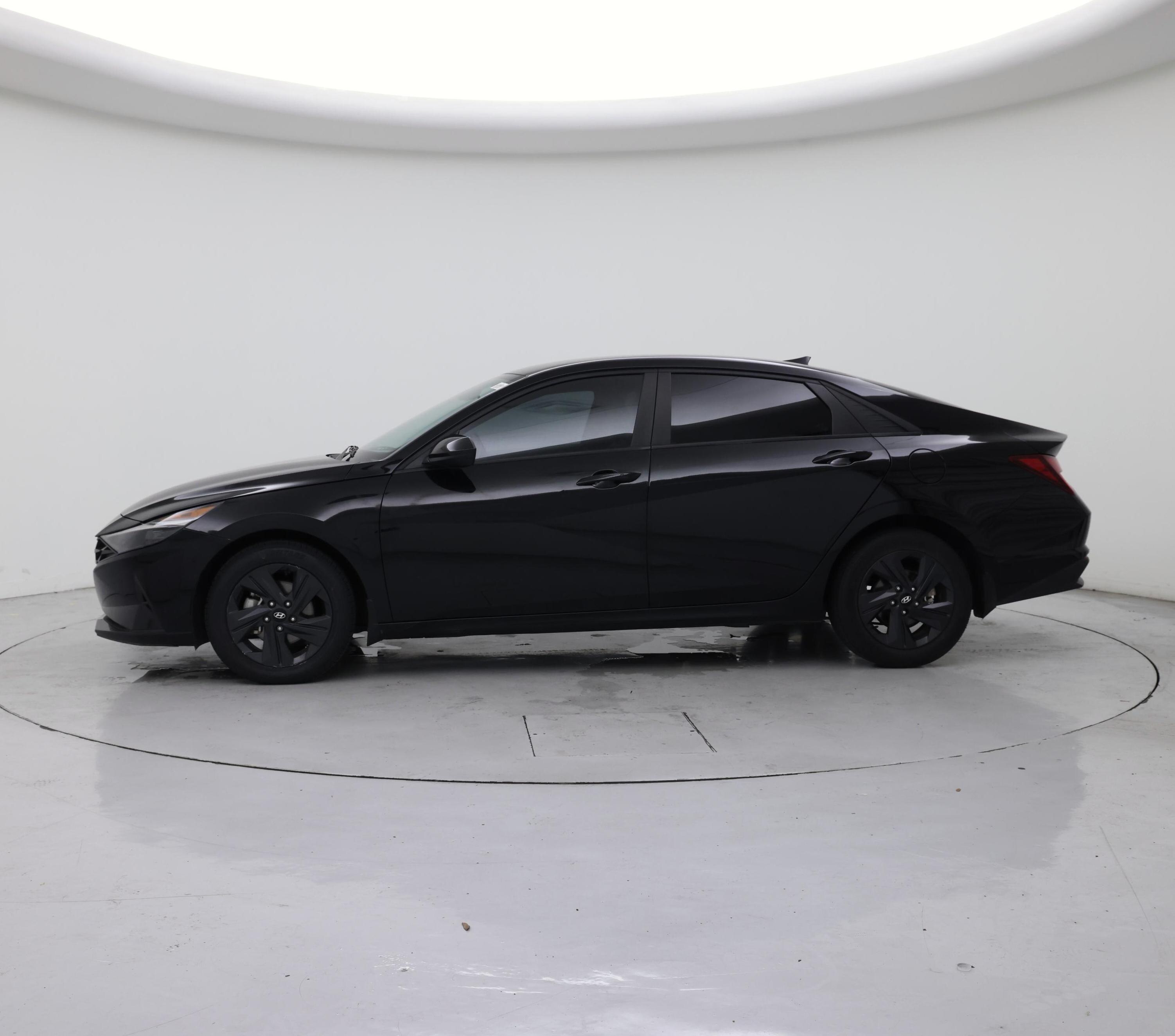 Thumbnail: 2023 Hyundai Elantra - 3