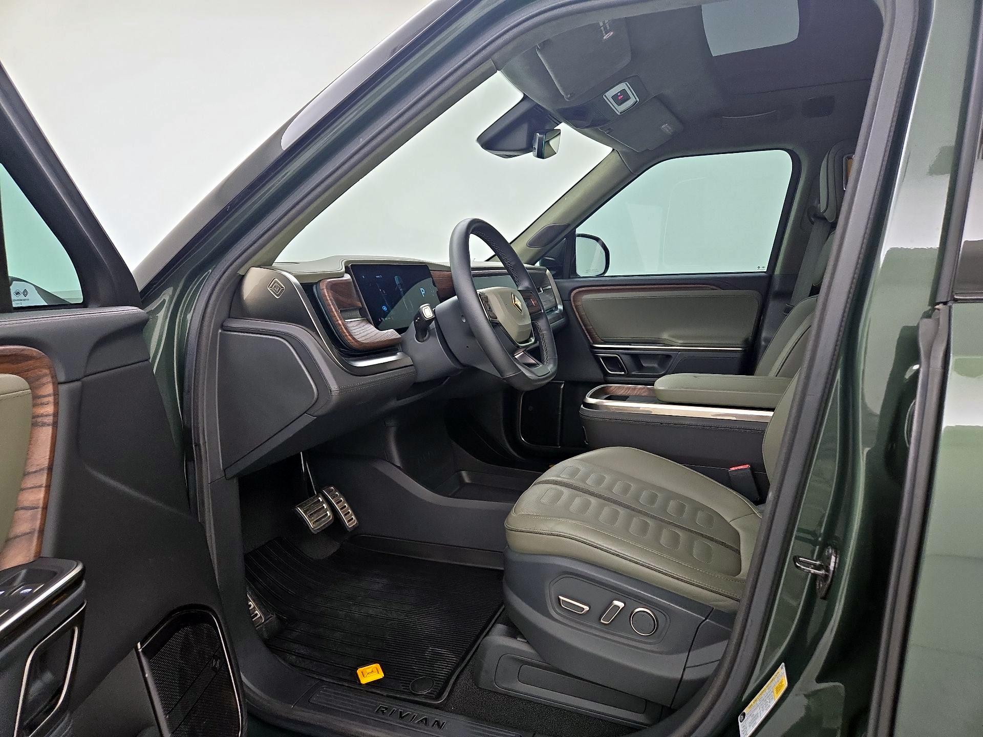 Thumbnail: 2023 Rivian R1T - 11