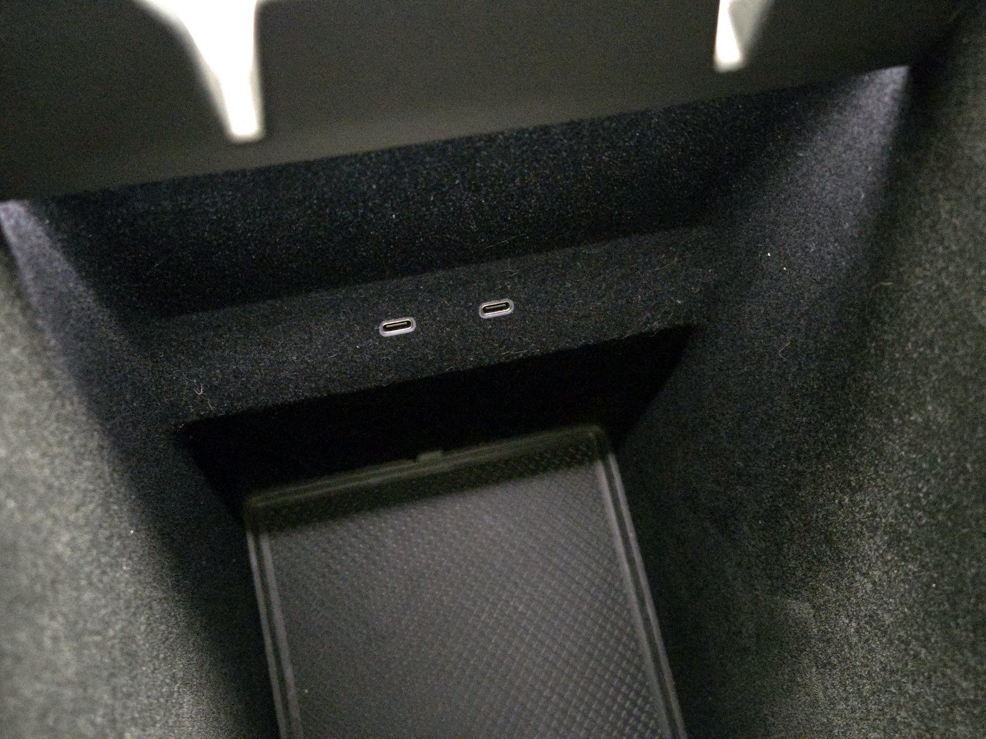 Thumbnail: 2023 Rivian R1T - 18