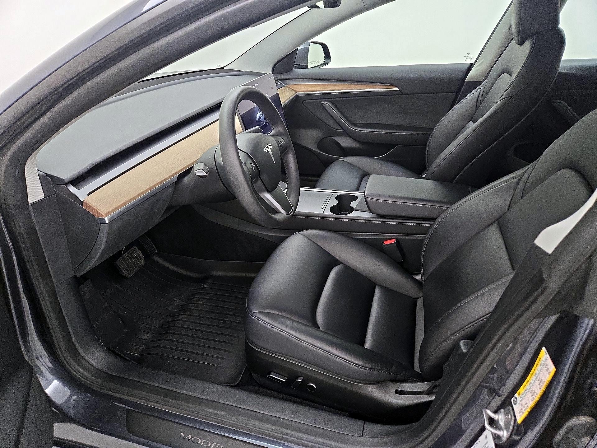 Thumbnail: 2023 Tesla Model 3 - 11