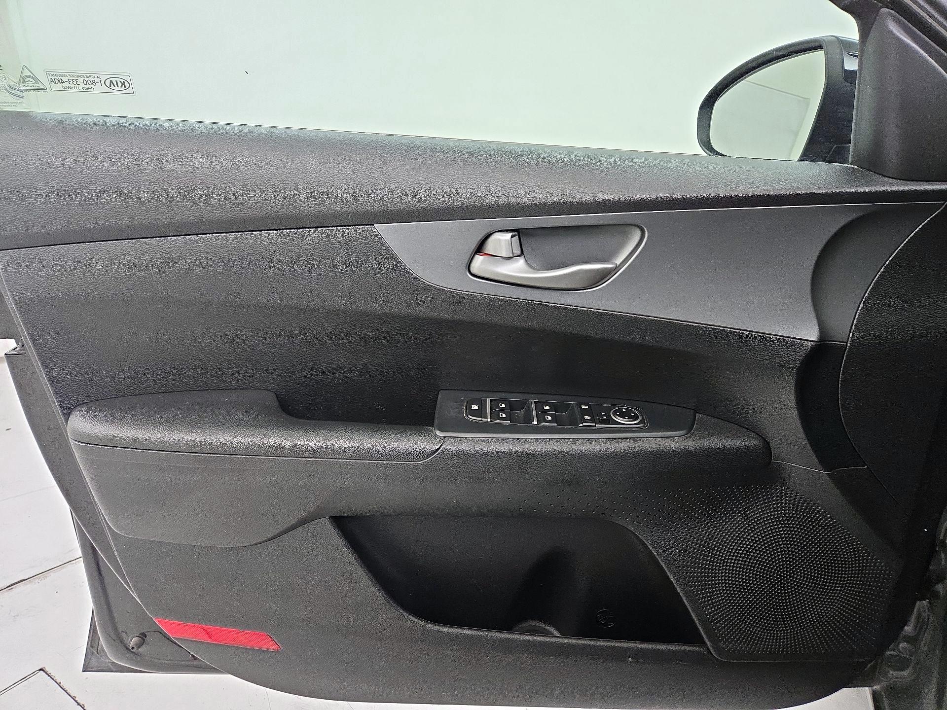 Thumbnail: 2020 Kia Forte - 12