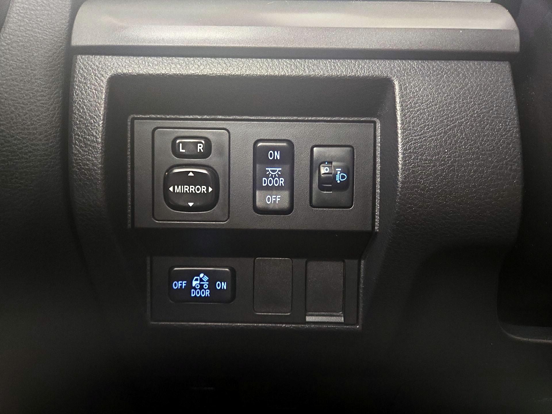 Thumbnail: 2017 Toyota Tundra - 13