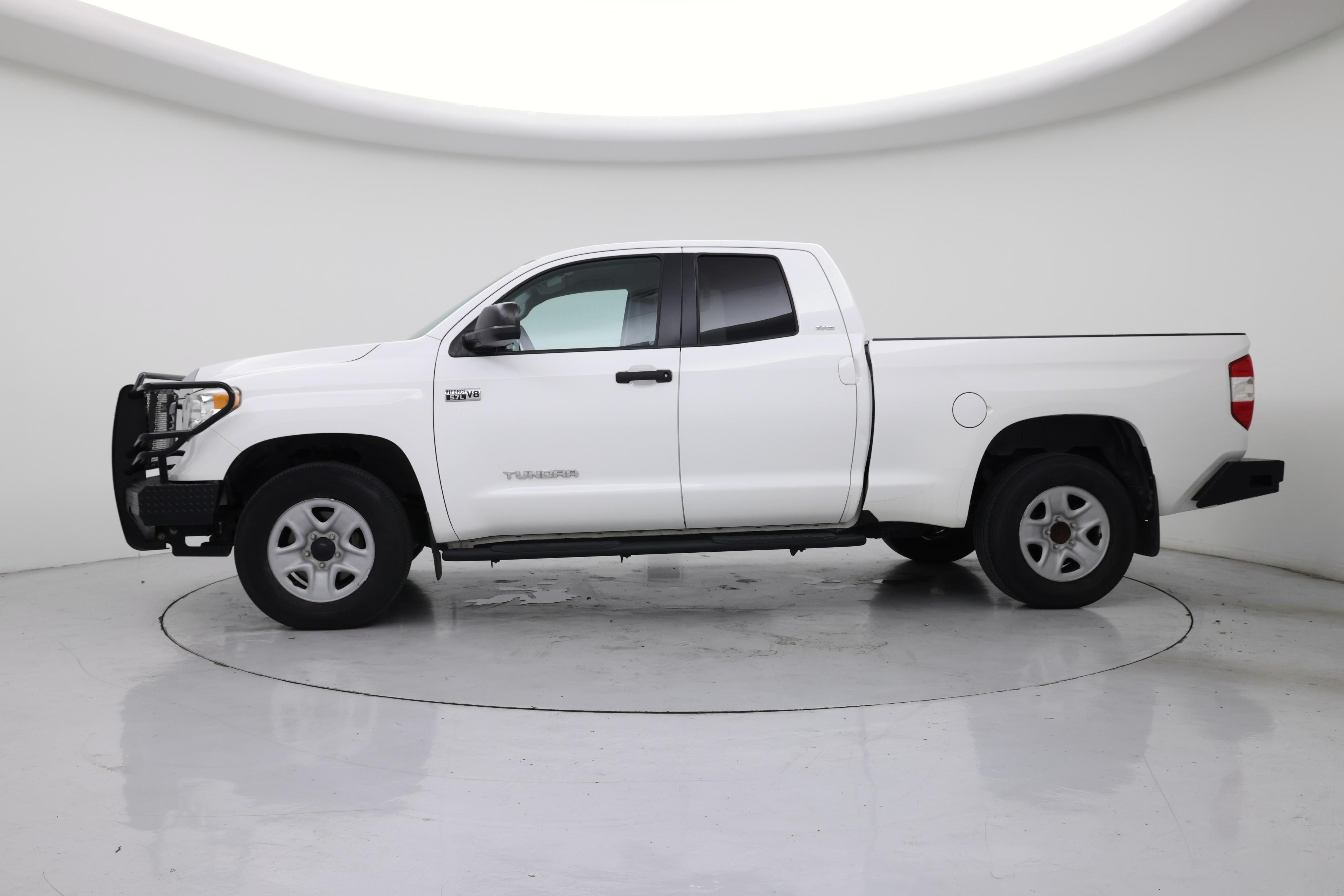 Thumbnail: 2017 Toyota Tundra - 3