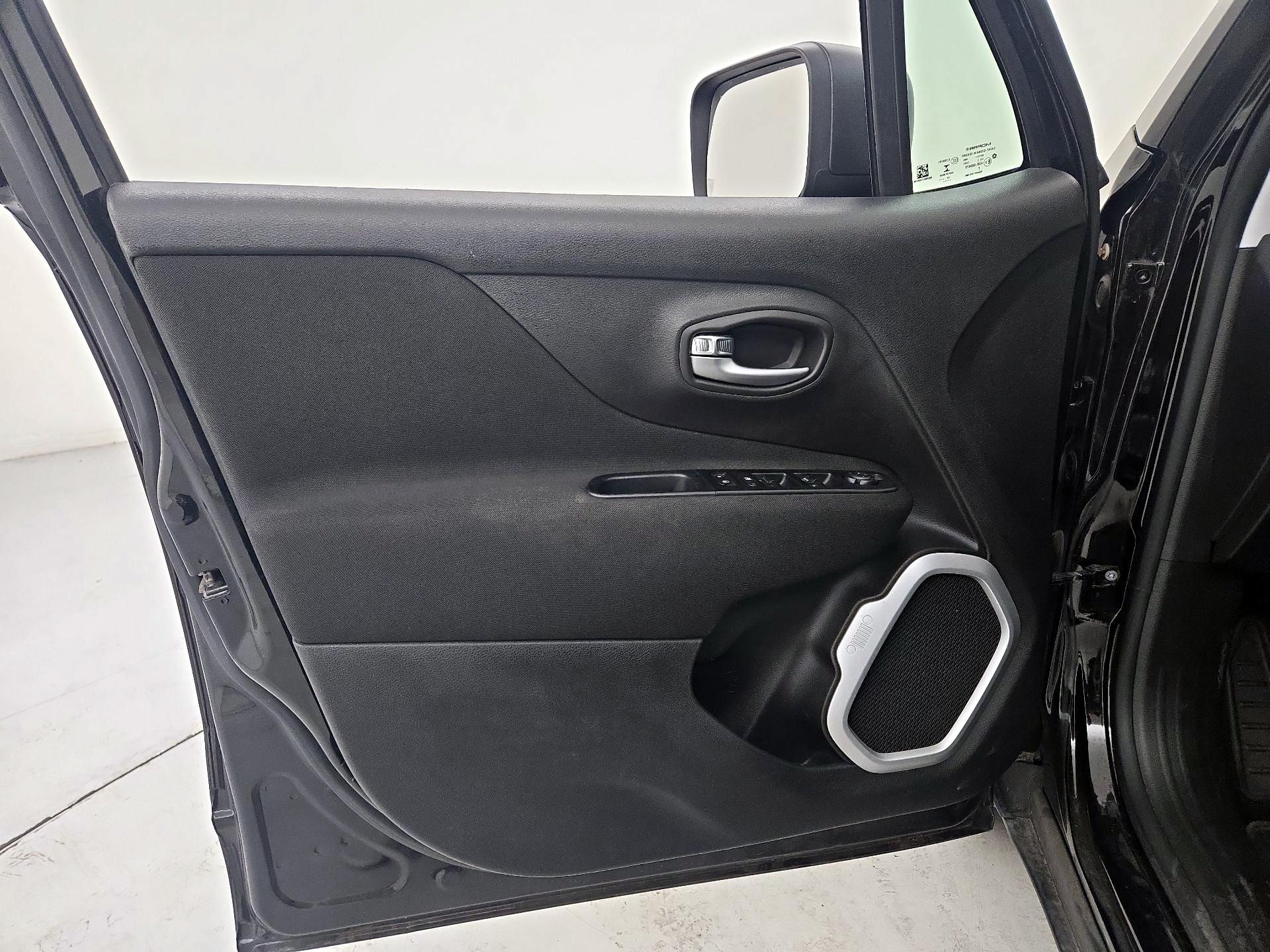 Thumbnail: 2020 Jeep Renegade - 12