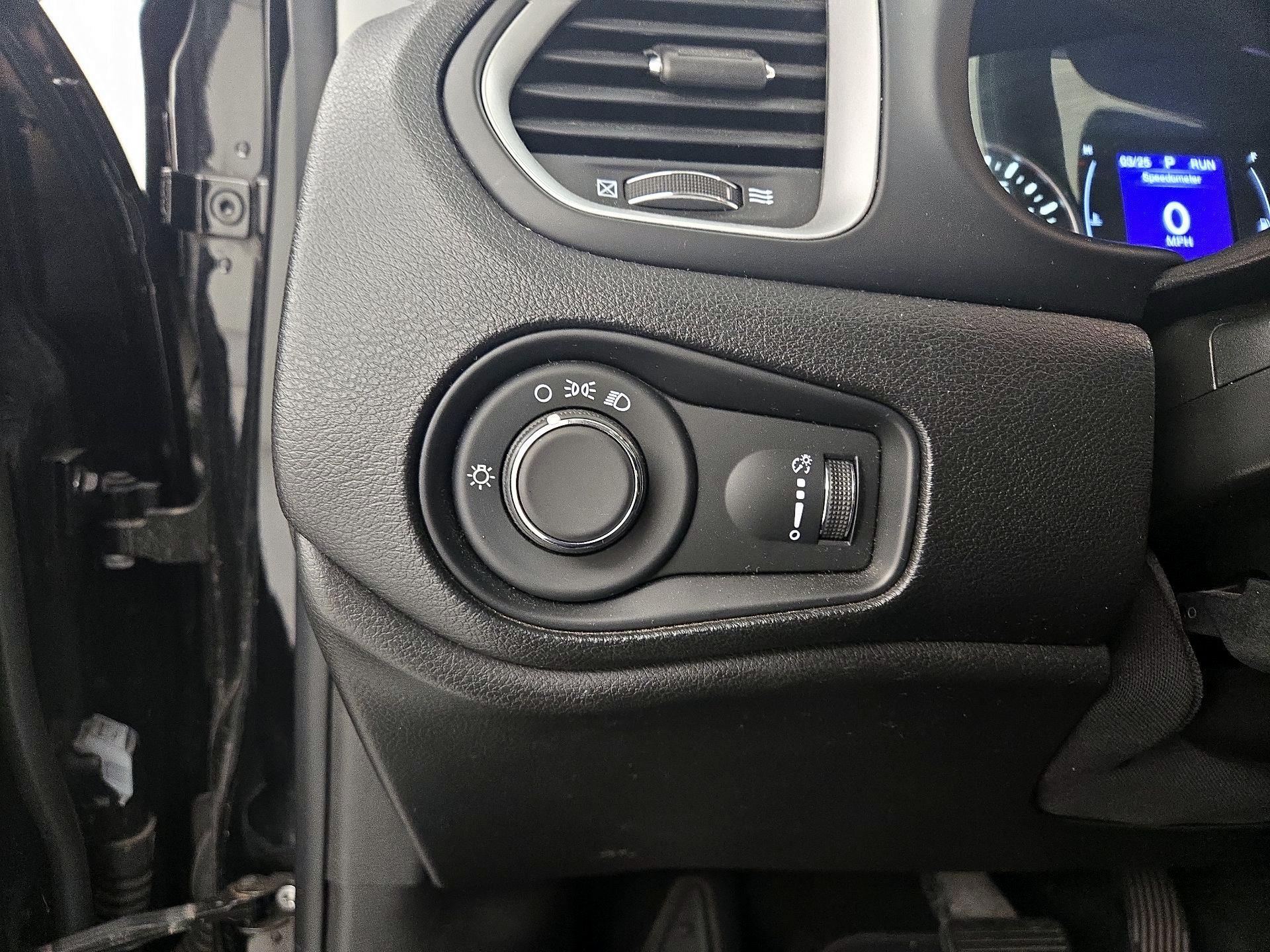 Thumbnail: 2020 Jeep Renegade - 13