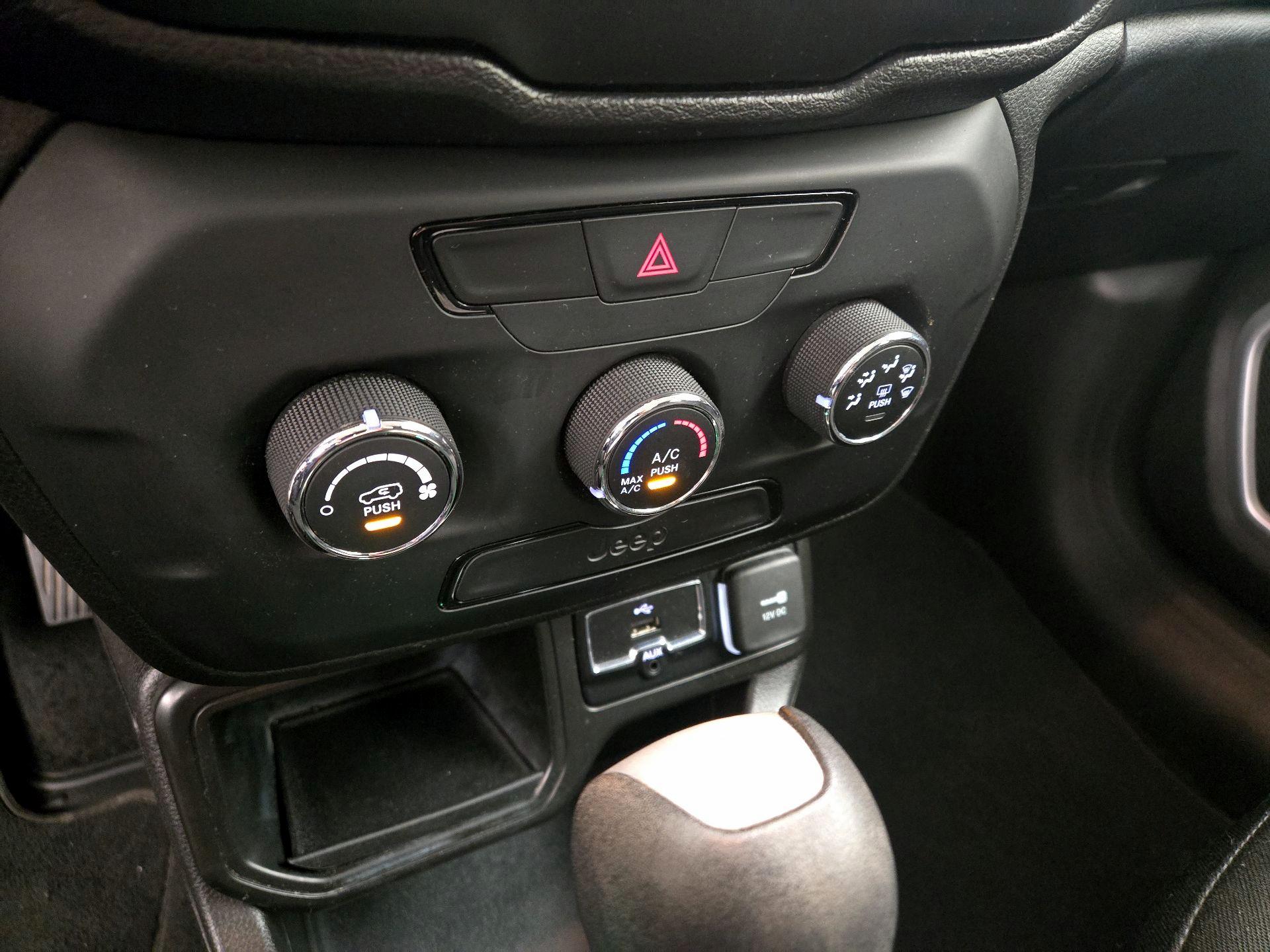 Thumbnail: 2020 Jeep Renegade - 16