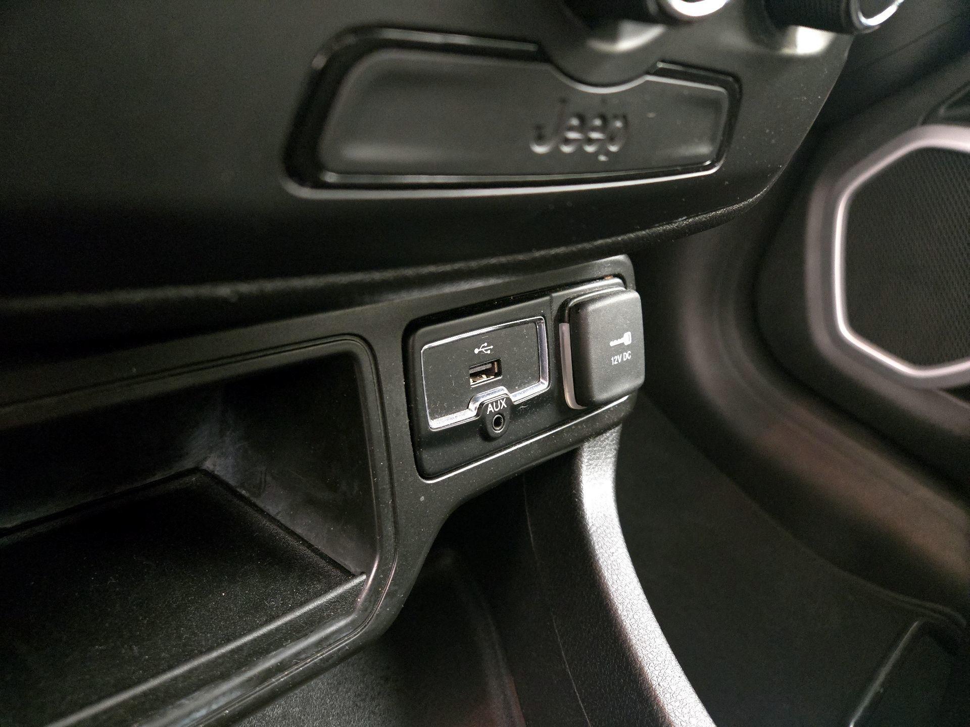 Thumbnail: 2020 Jeep Renegade - 18