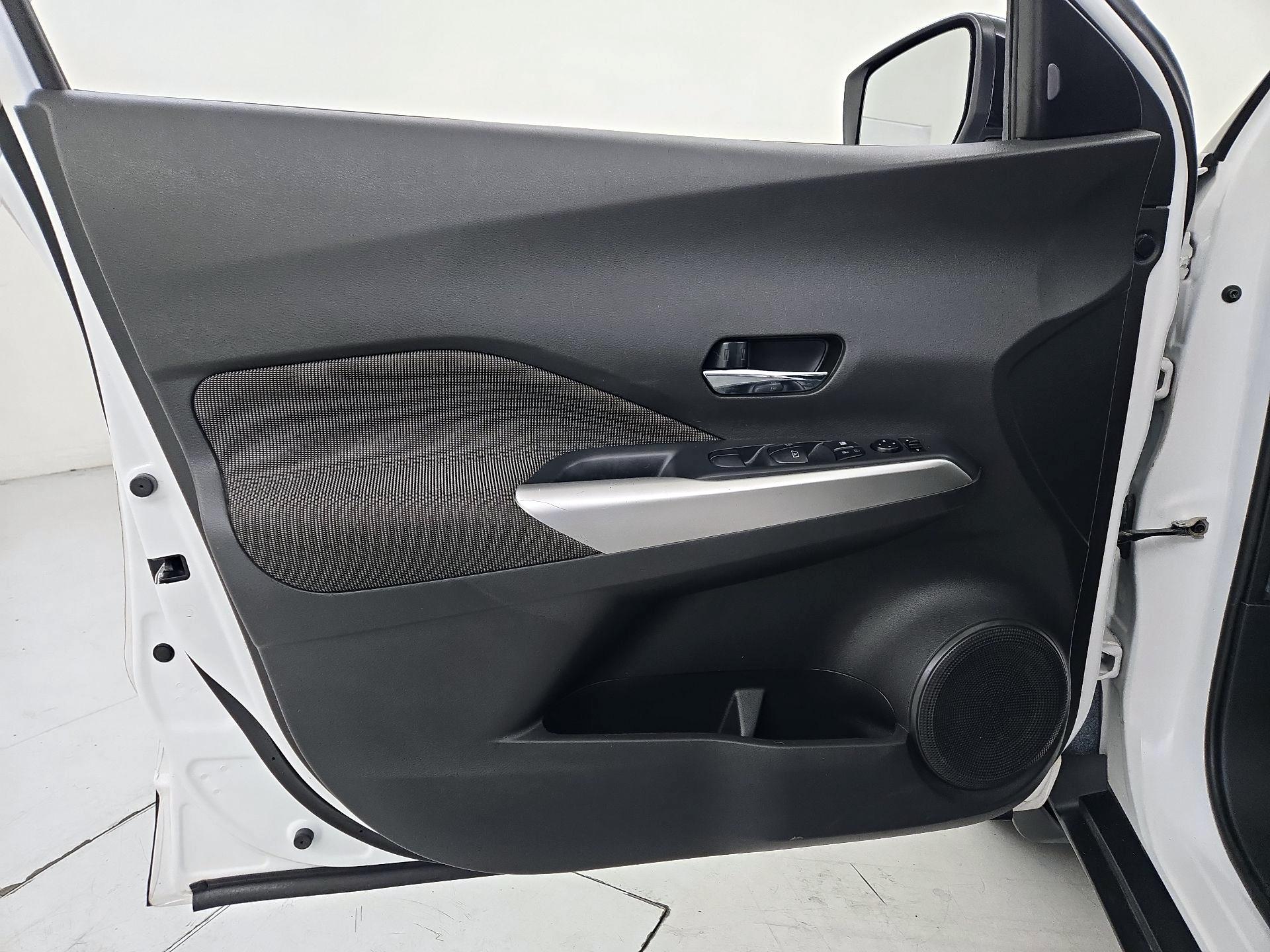 Thumbnail: 2020 Nissan Kicks - 12