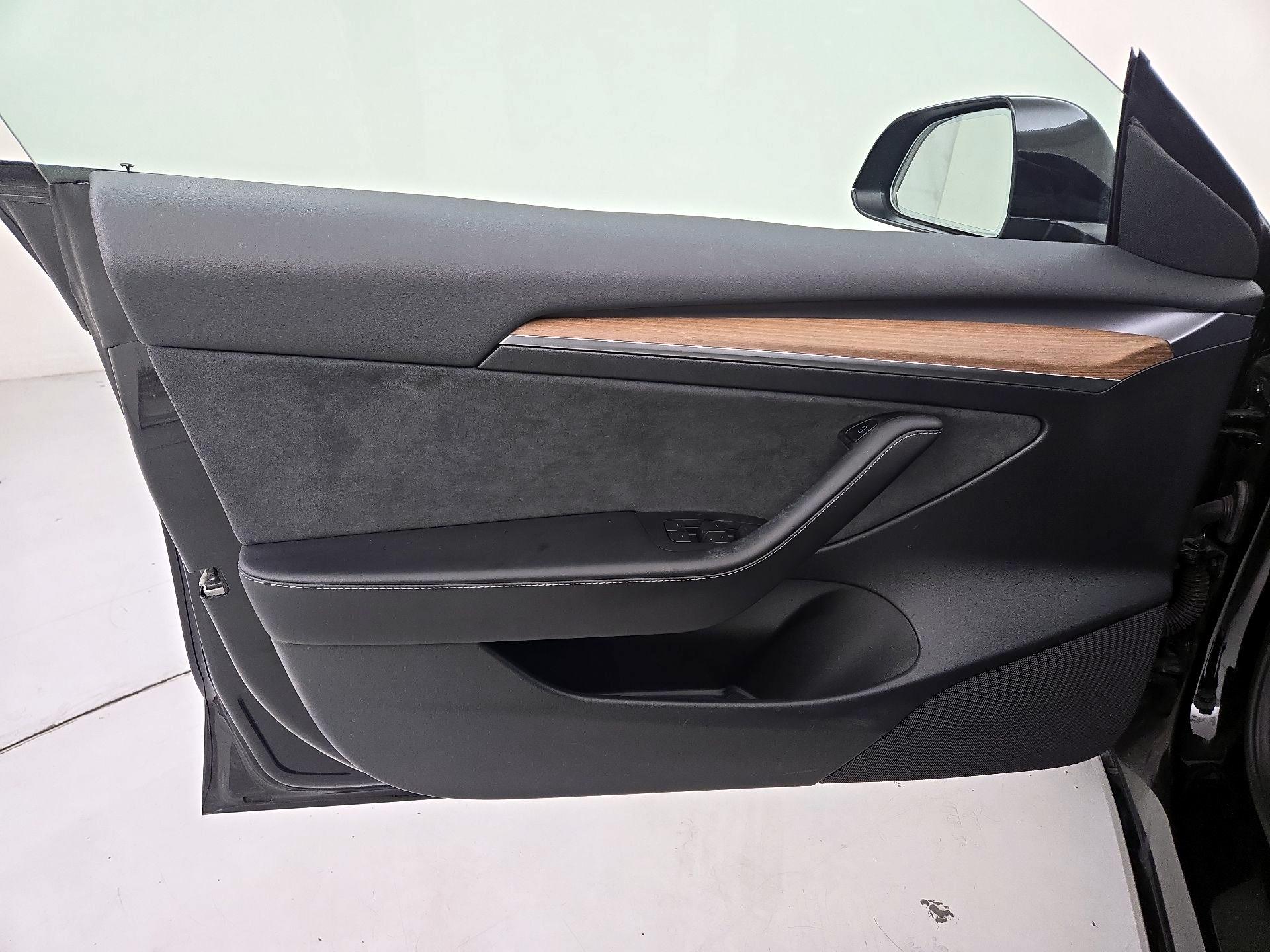 Thumbnail: 2023 Tesla Model 3 - 12