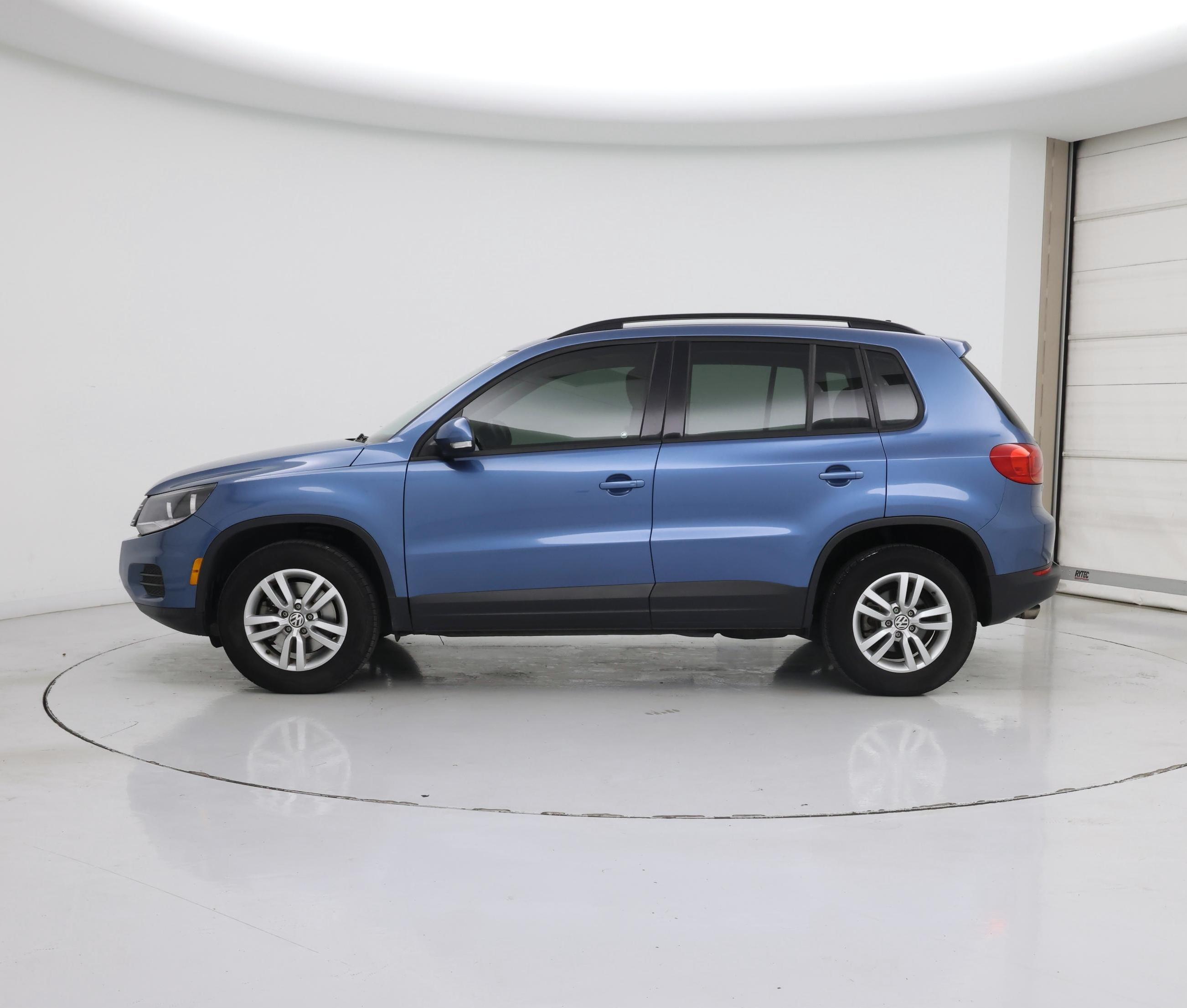 Thumbnail: 2017 Volkswagen Tiguan - 3