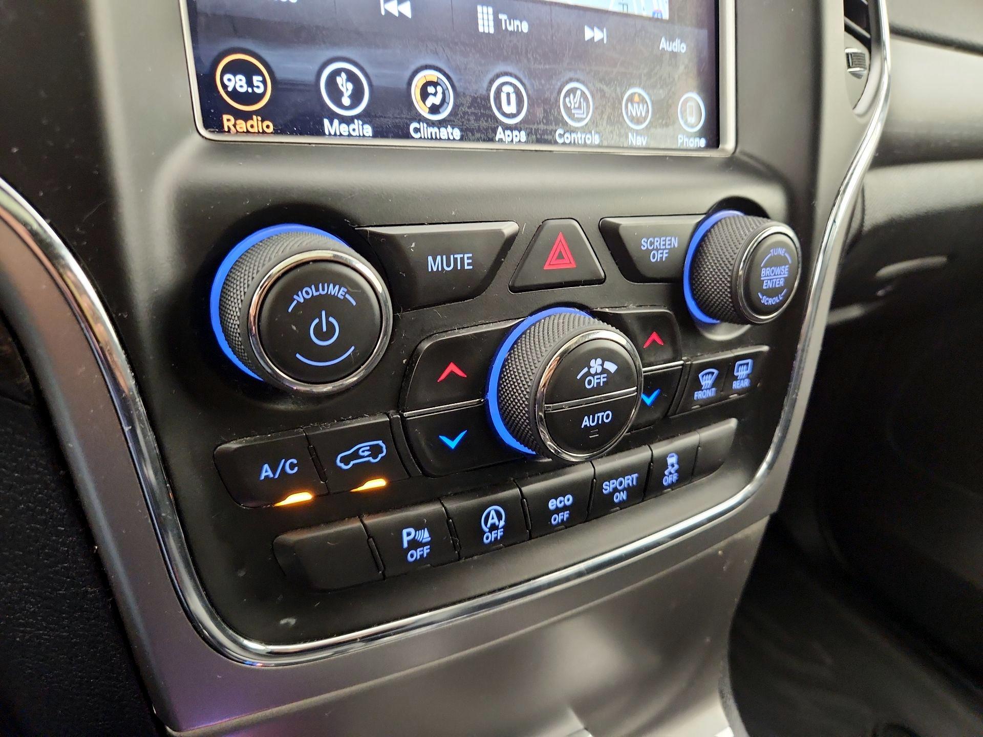Thumbnail: 2018 Jeep Grand Cherokee - 17