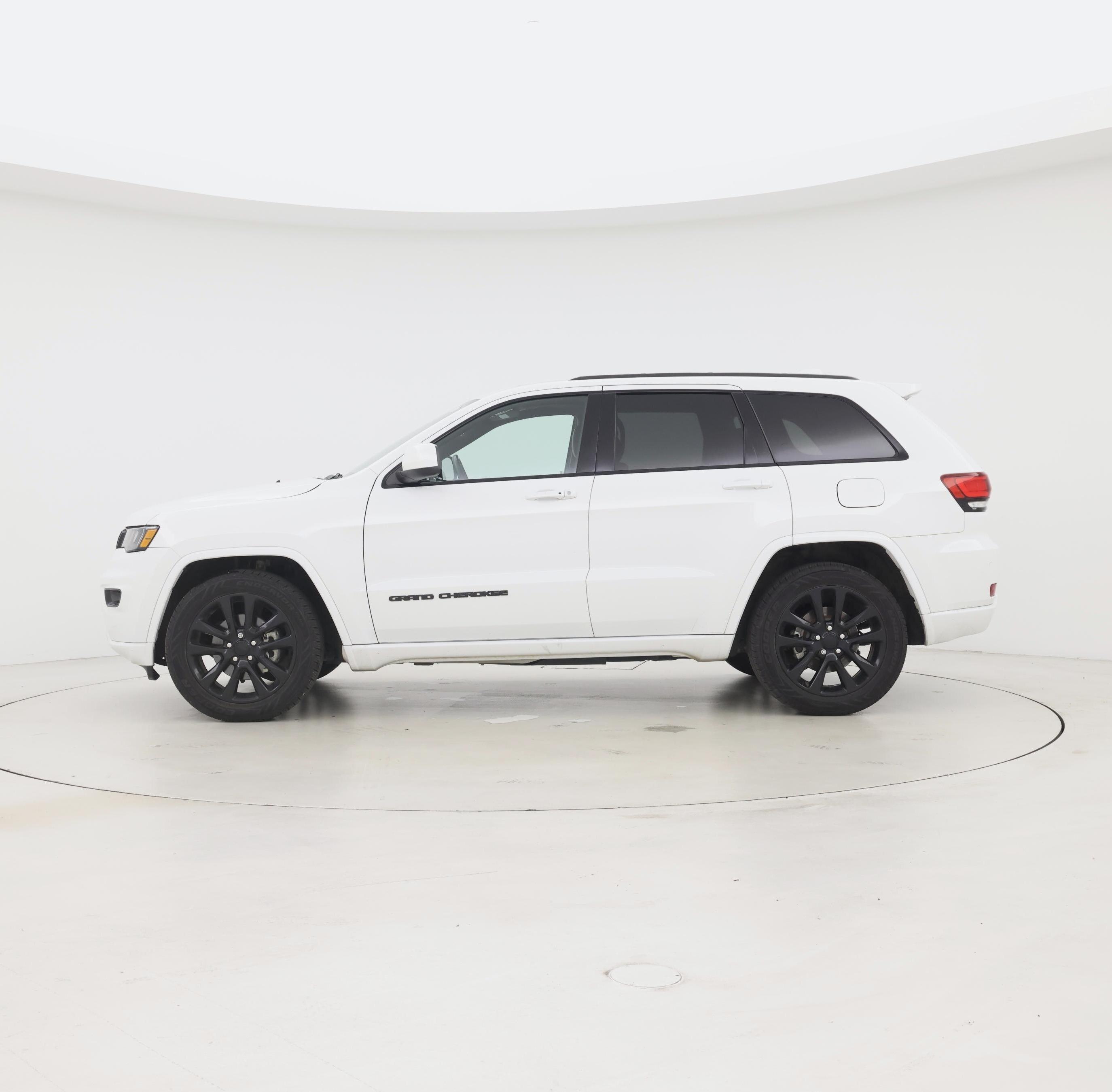 Thumbnail: 2018 Jeep Grand Cherokee - 3