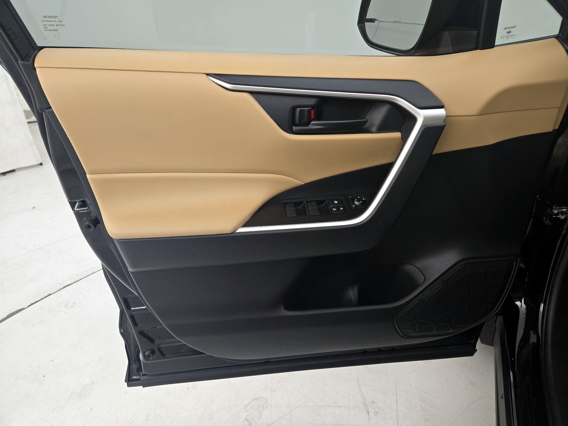 Thumbnail: 2025 Toyota RAV4 - 12