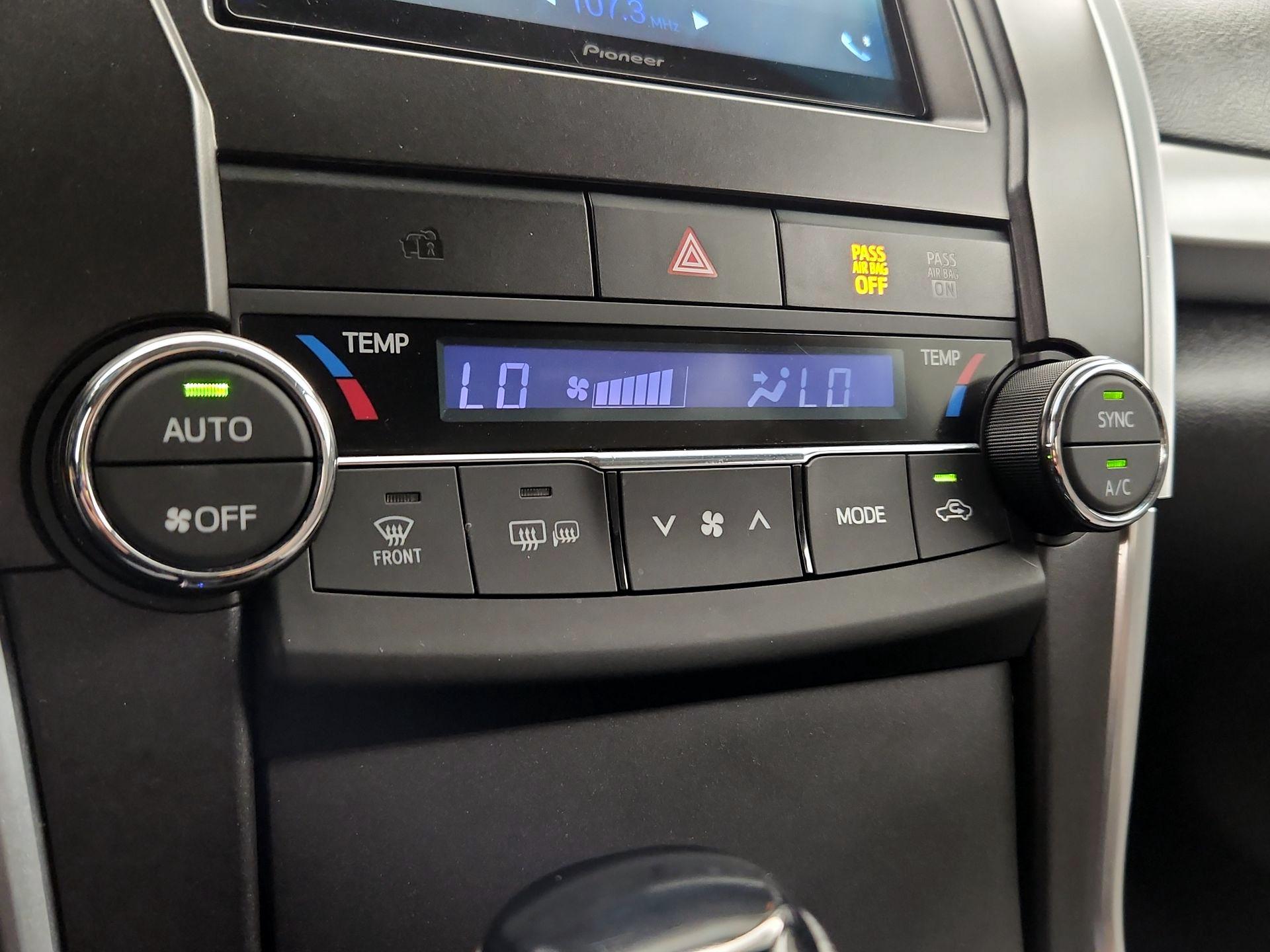 Thumbnail: 2017 Toyota Camry - 16