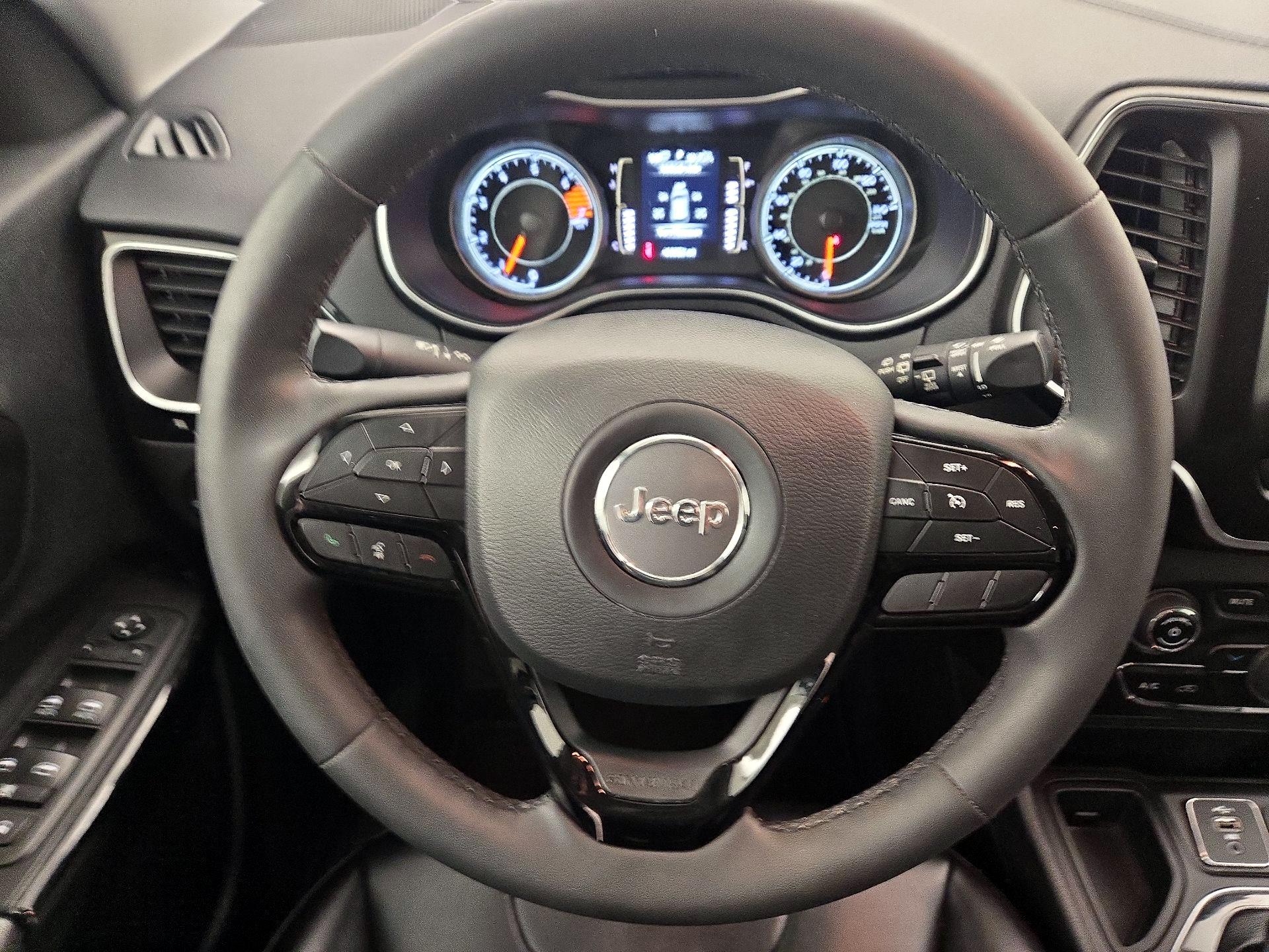 Thumbnail: 2021 Jeep Cherokee - 10