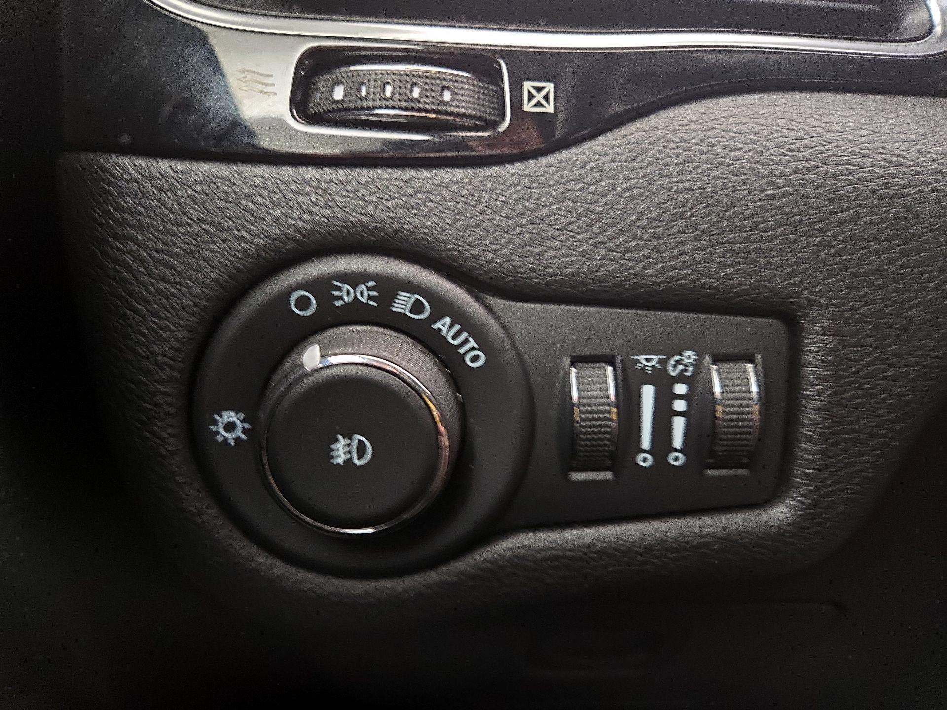 Thumbnail: 2021 Jeep Cherokee - 13