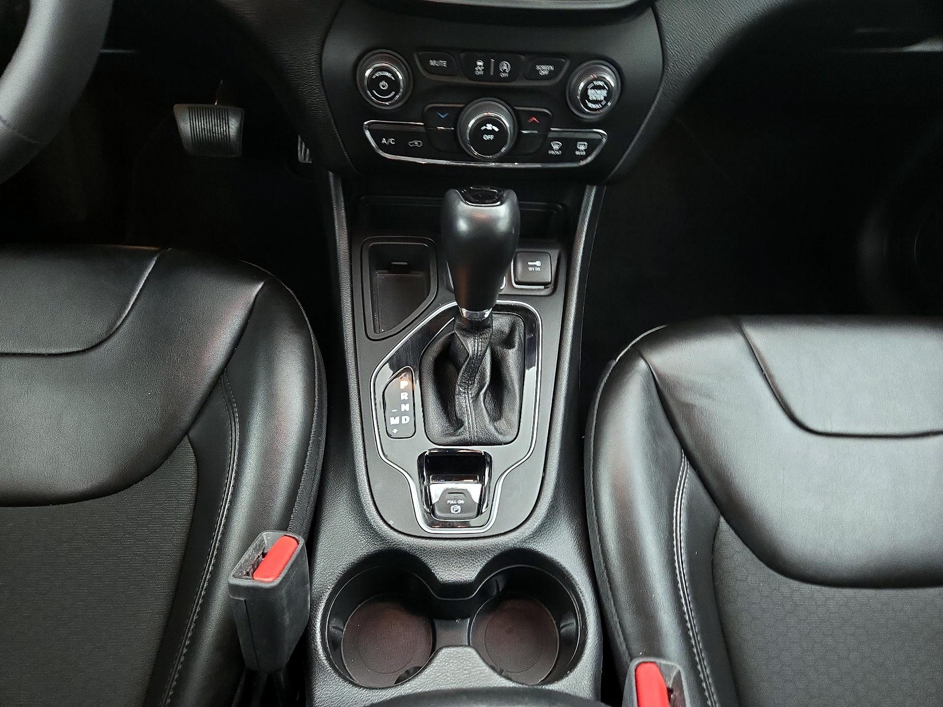 Thumbnail: 2021 Jeep Cherokee - 17