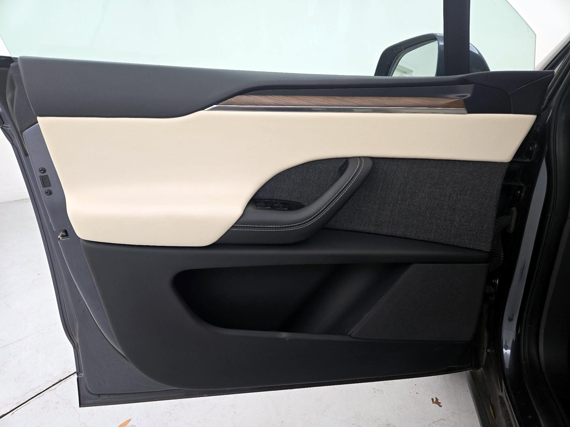 Thumbnail: 2022 Tesla Model X - 12