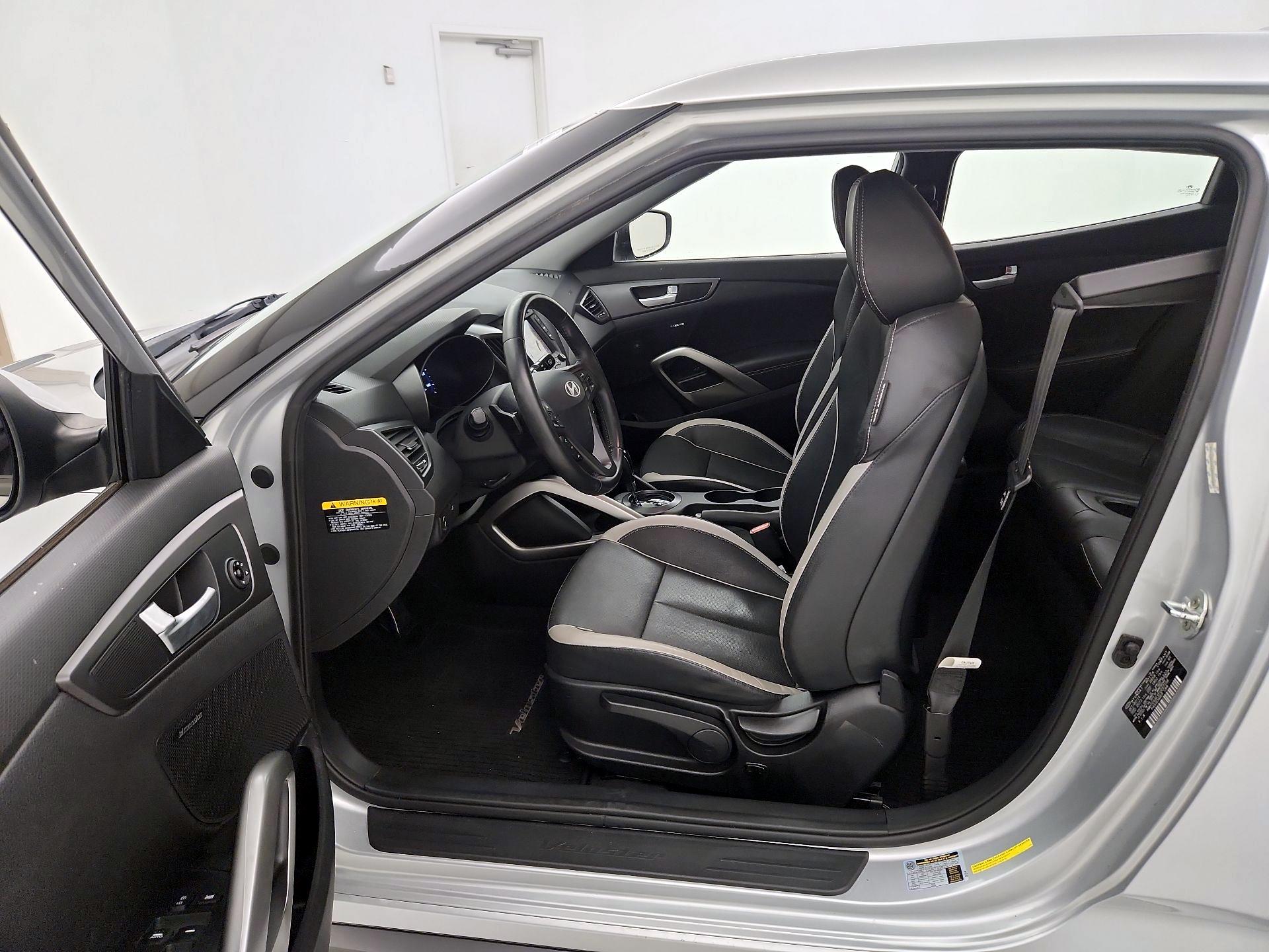 Thumbnail: 2015 Hyundai Veloster - 11