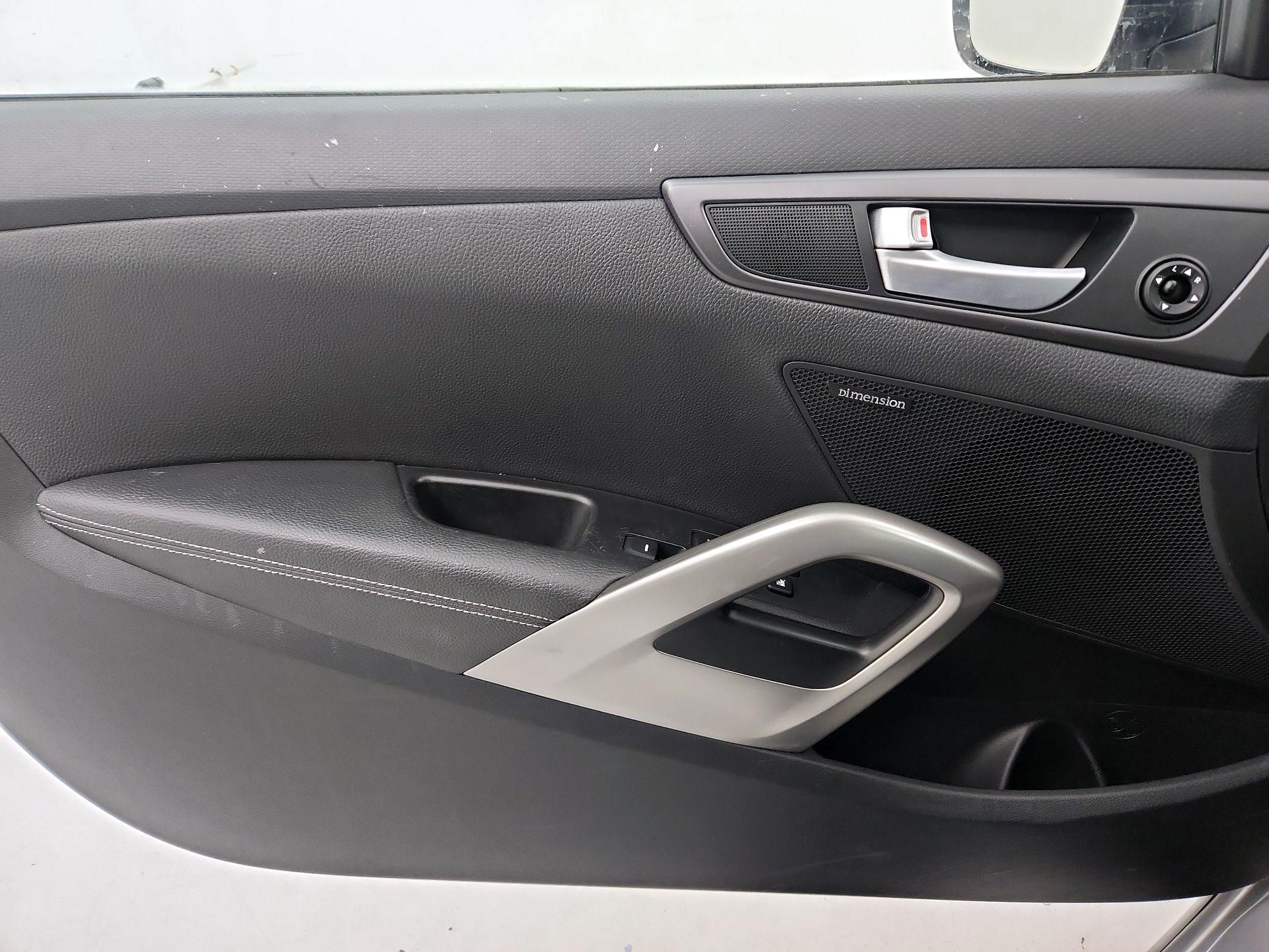 Thumbnail: 2015 Hyundai Veloster - 12