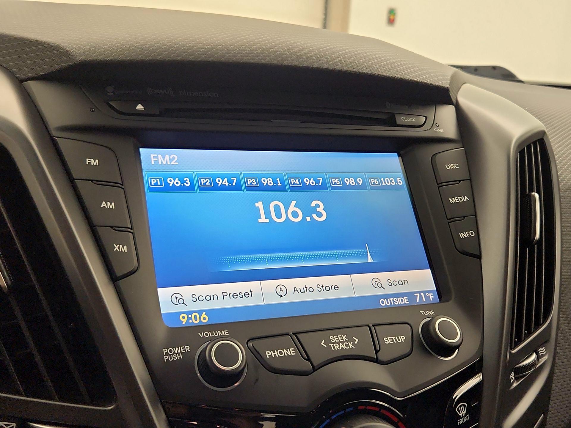 Thumbnail: 2015 Hyundai Veloster - 15