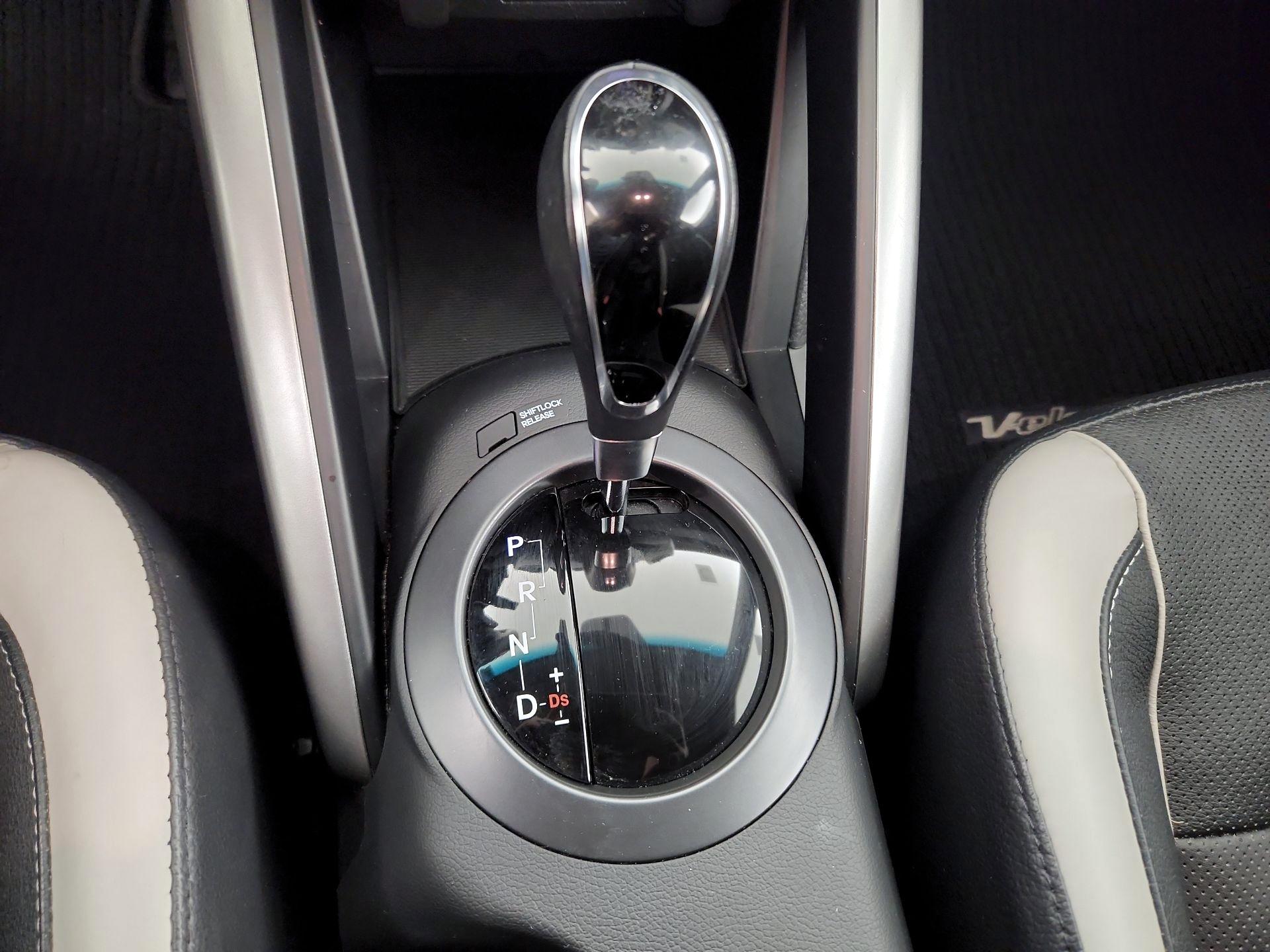 Thumbnail: 2015 Hyundai Veloster - 17