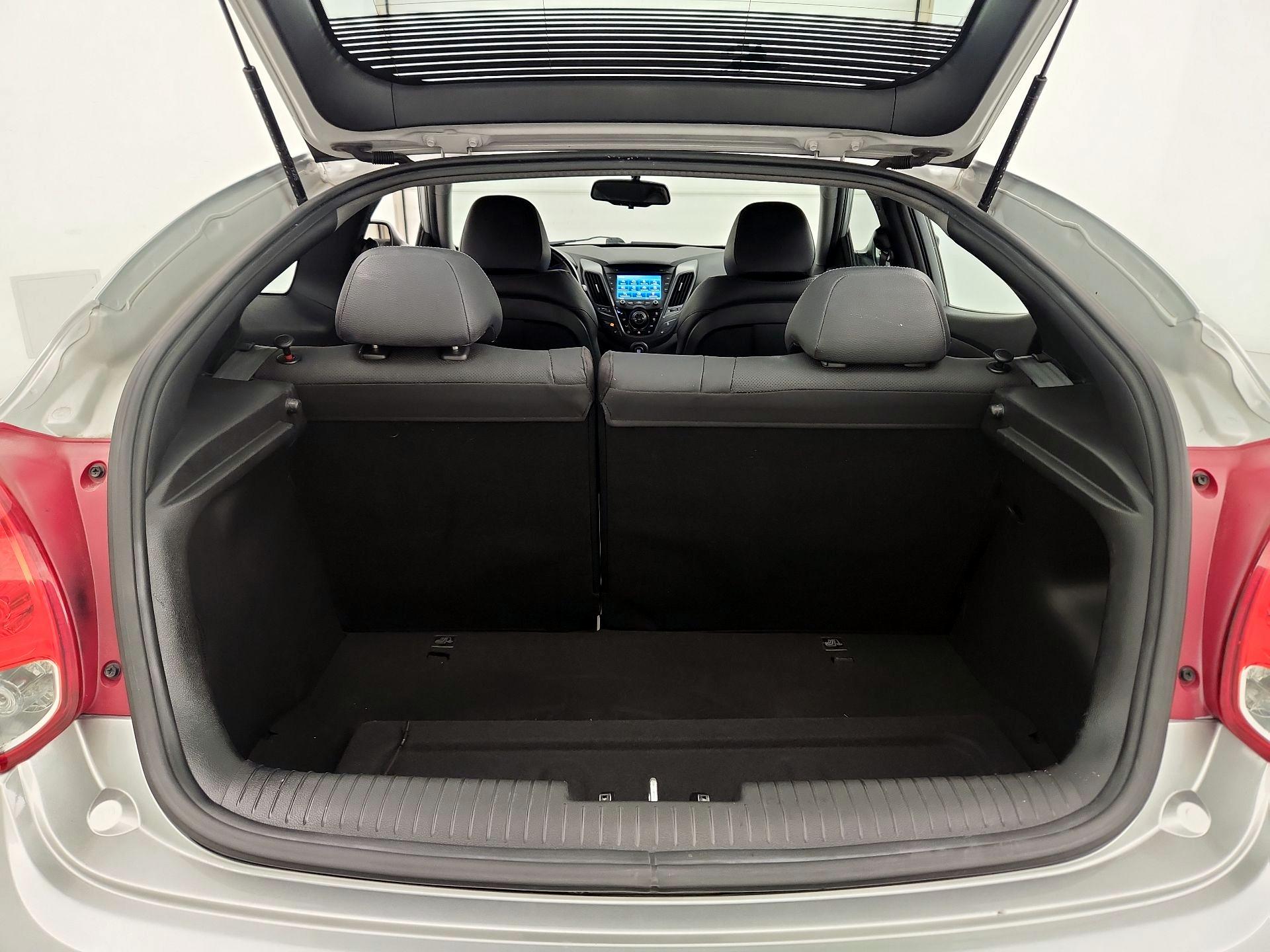 Thumbnail: 2015 Hyundai Veloster - 20