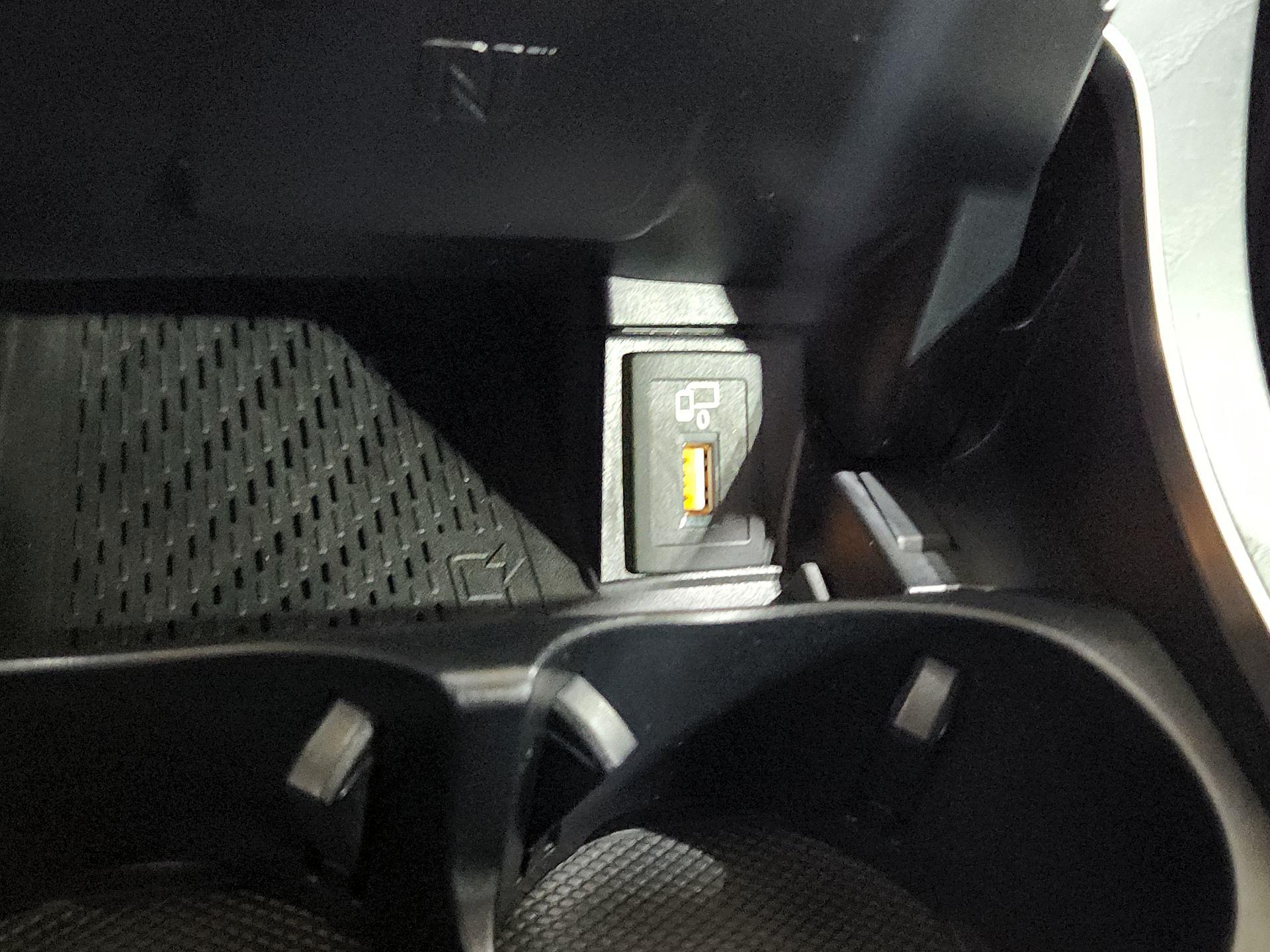 Thumbnail: 2019 Mercedes-Benz C-Class - 18