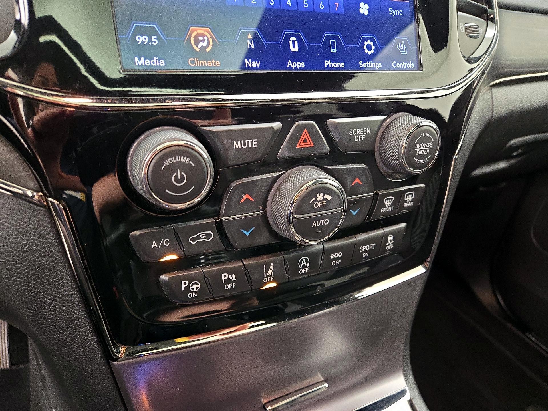 Thumbnail: 2019 Jeep Grand Cherokee - 17