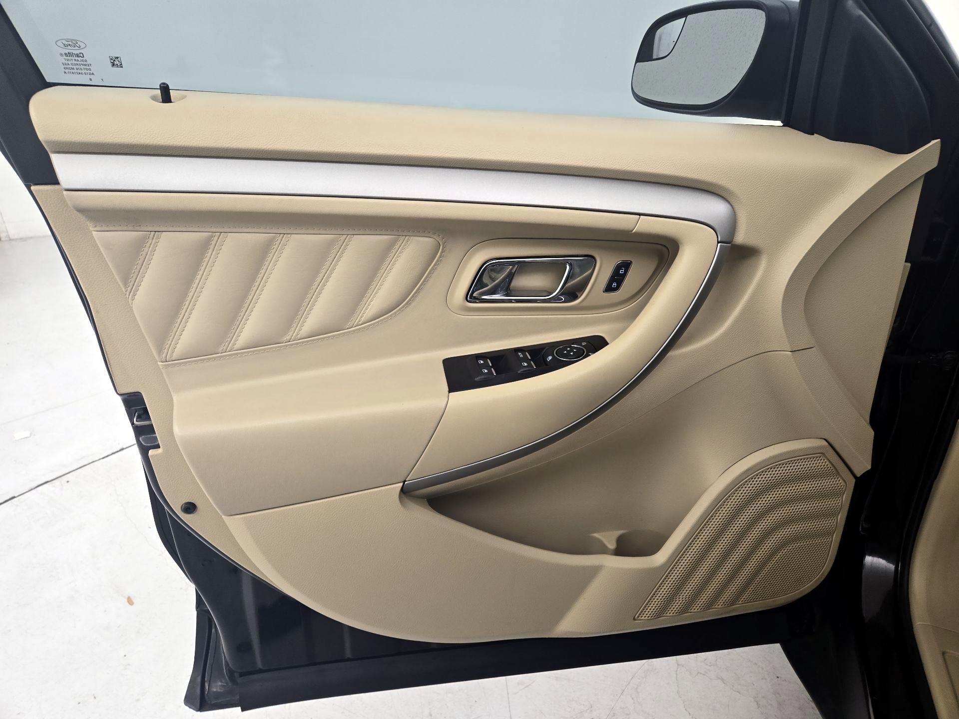 Thumbnail: 2017 Ford Taurus - 12