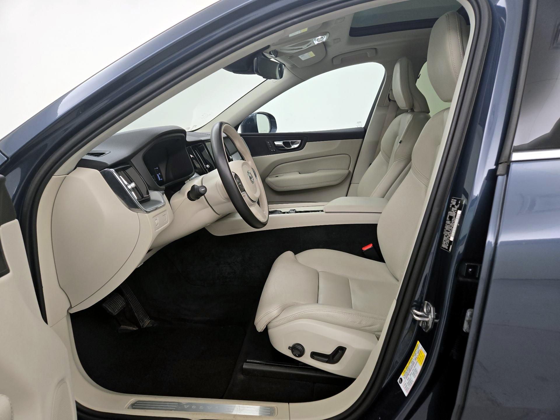 Thumbnail: 2019 Volvo XC60 - 11