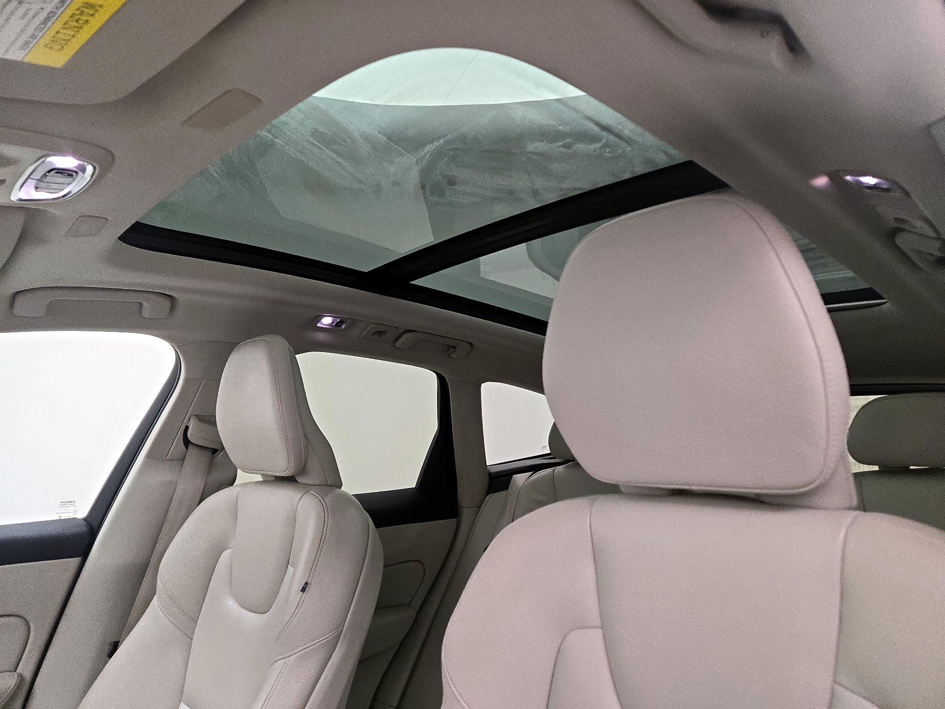 Thumbnail: 2019 Volvo XC60 - 20