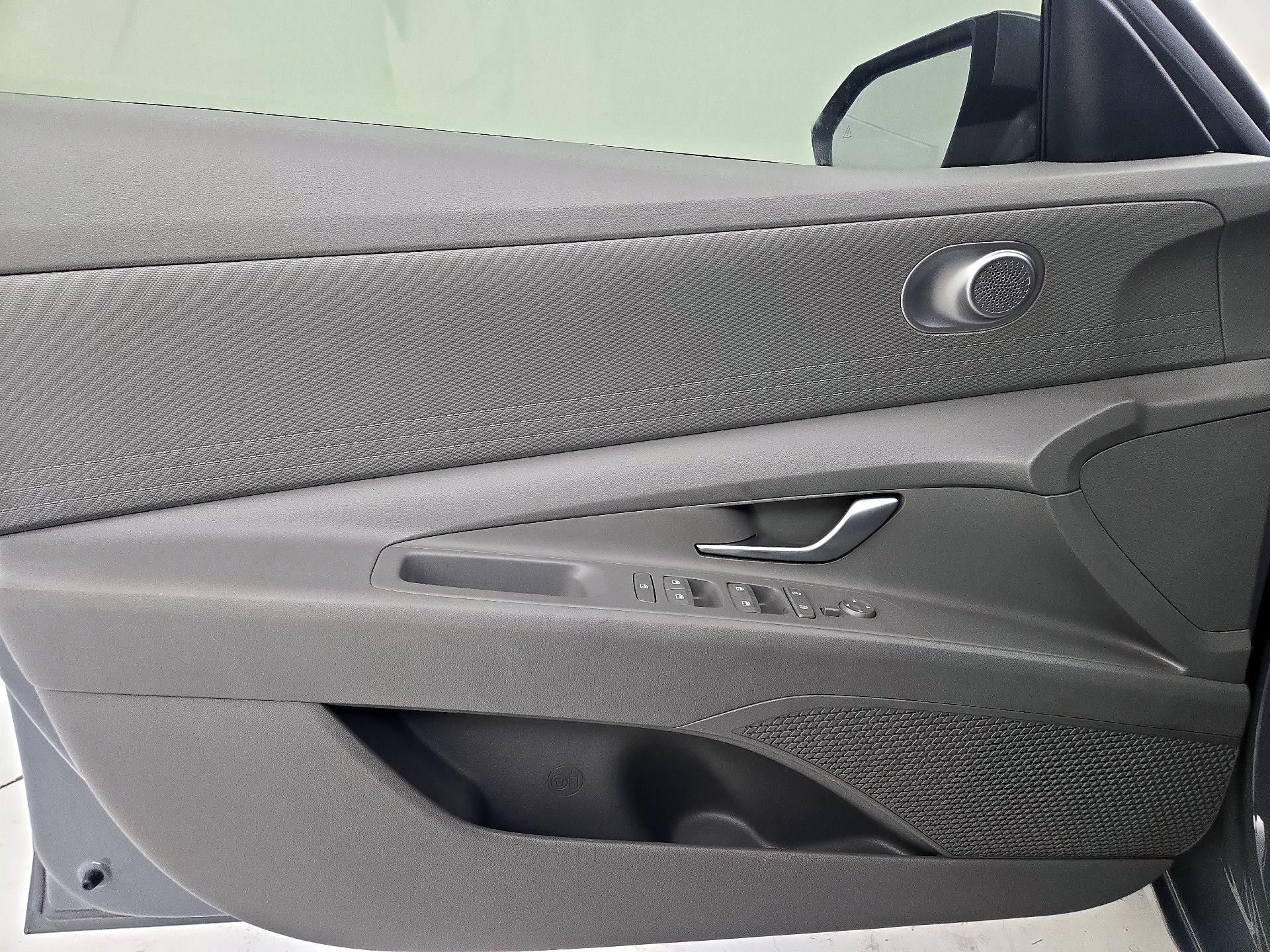 Thumbnail: 2022 Hyundai Elantra - 12