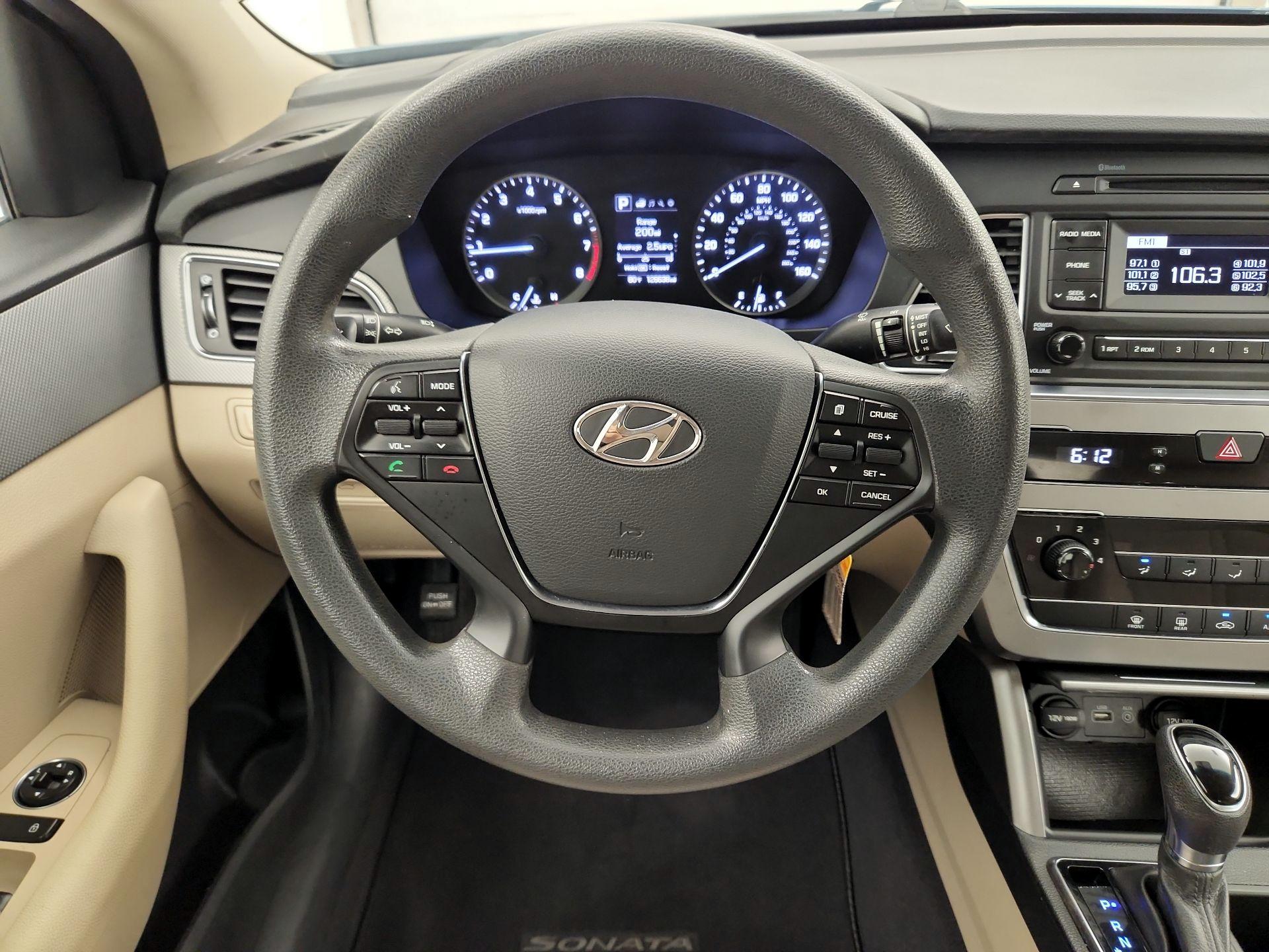 Thumbnail: 2017 Hyundai Sonata - 10