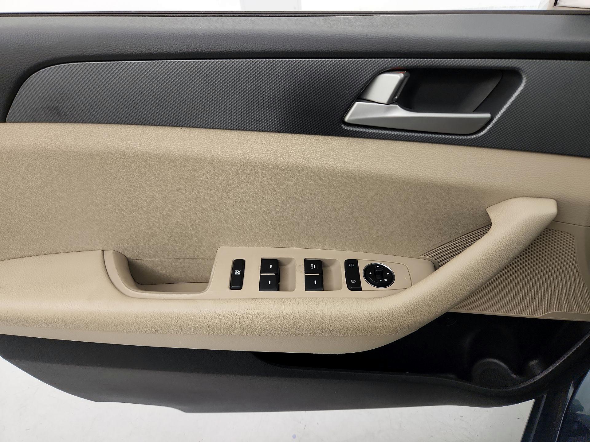 Thumbnail: 2017 Hyundai Sonata - 12